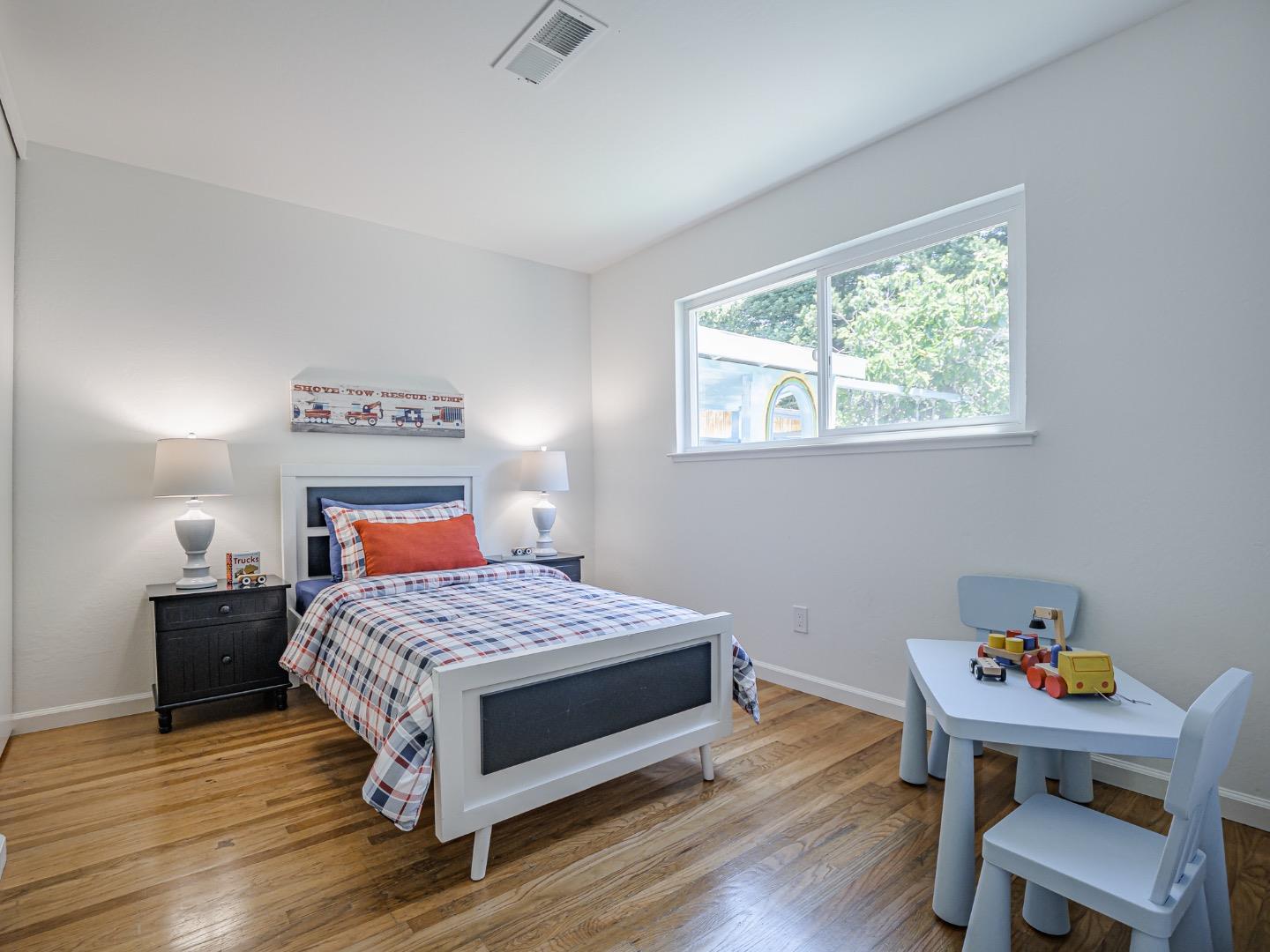 1858 Sommerfeld Avenue