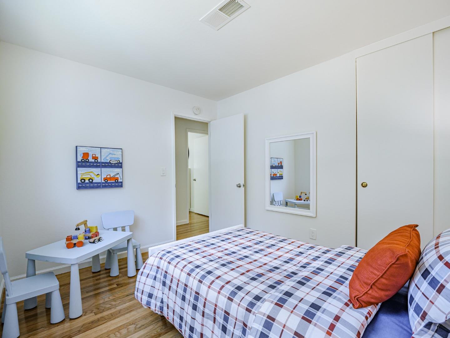 1858 Sommerfeld Avenue