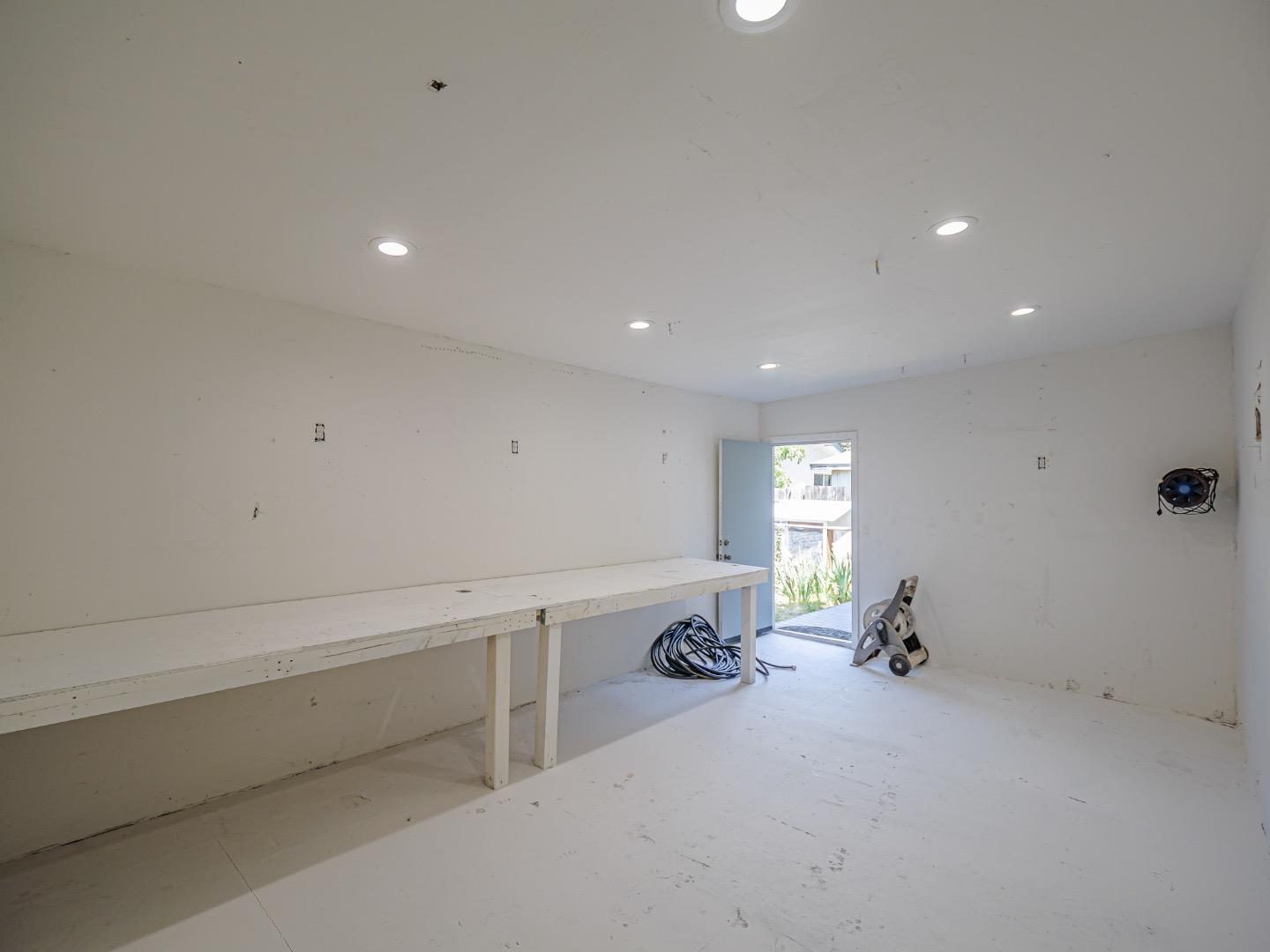 1858 Sommerfeld Avenue