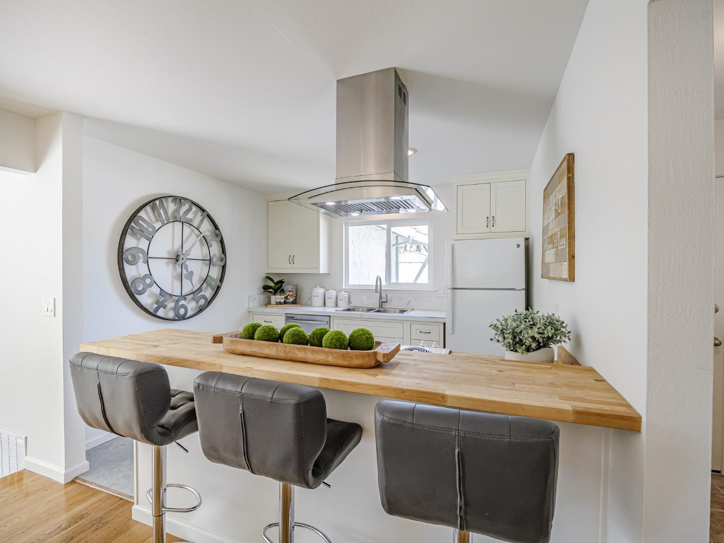 1858 Sommerfeld Avenue