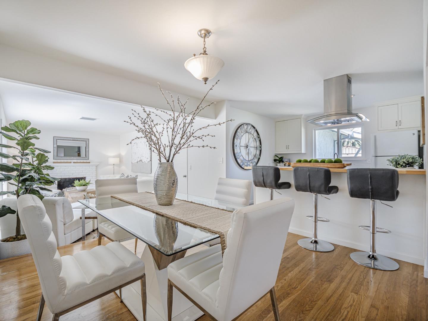 1858 Sommerfeld Avenue