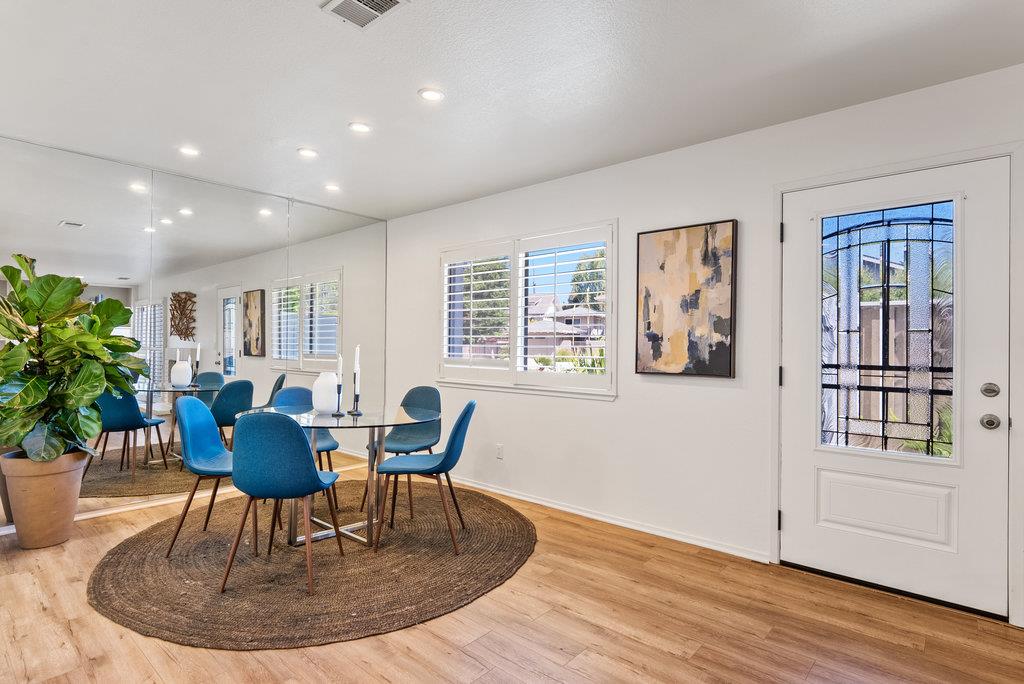 1582 Dolphin Drive