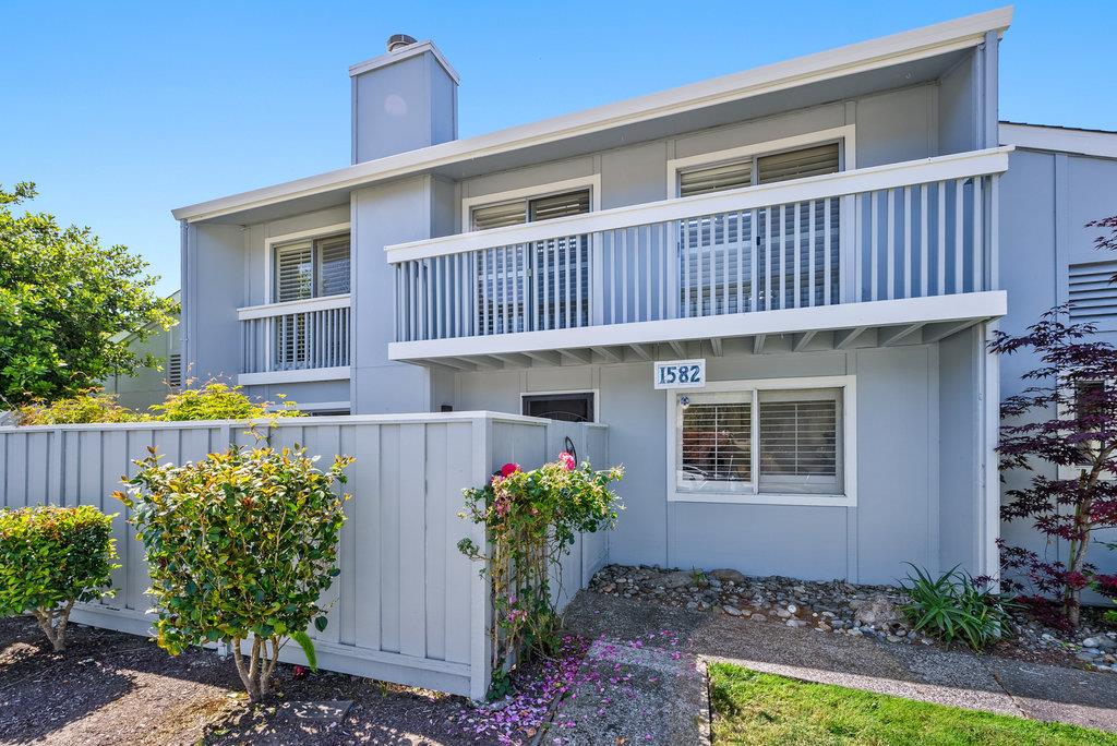 1582 Dolphin Drive