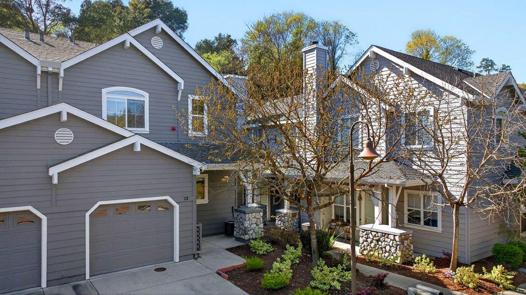 22 Flora Lane