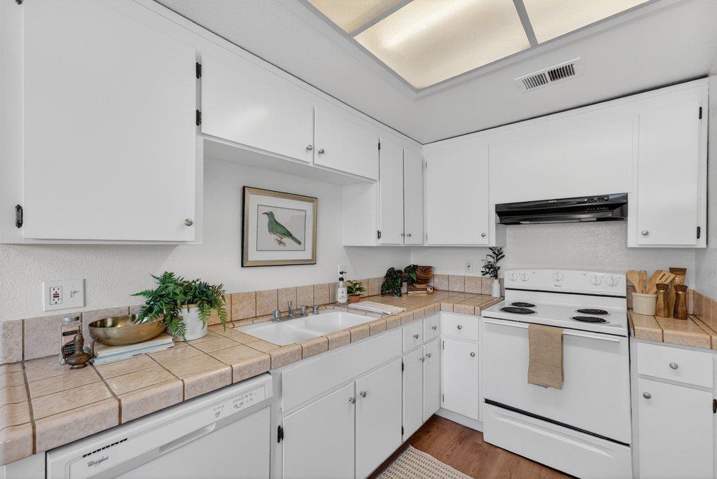 4266 Topsail Court 4