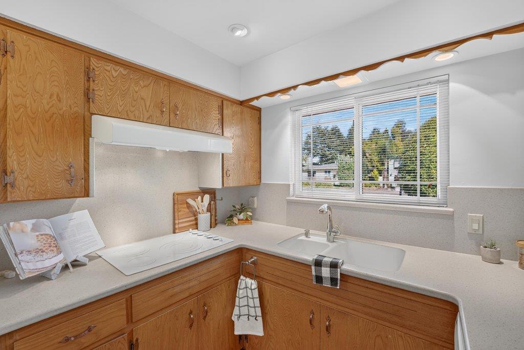 2201 40th AVE