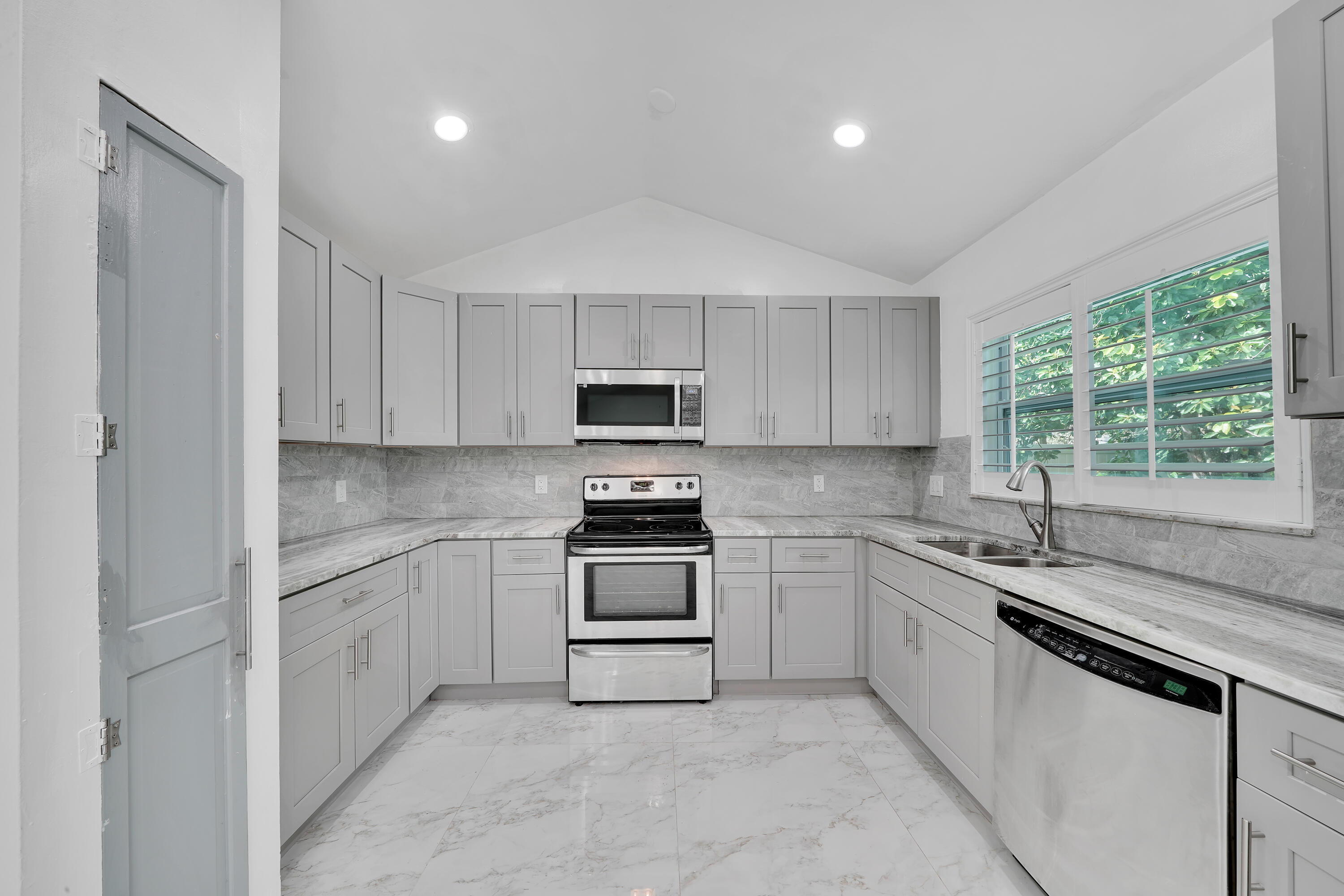 724 Avenue Chaumont
