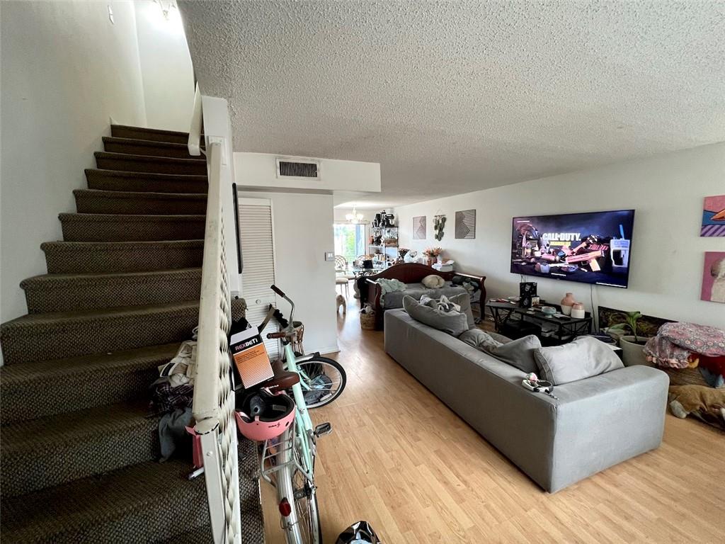 1100 SE 4th Ave 33