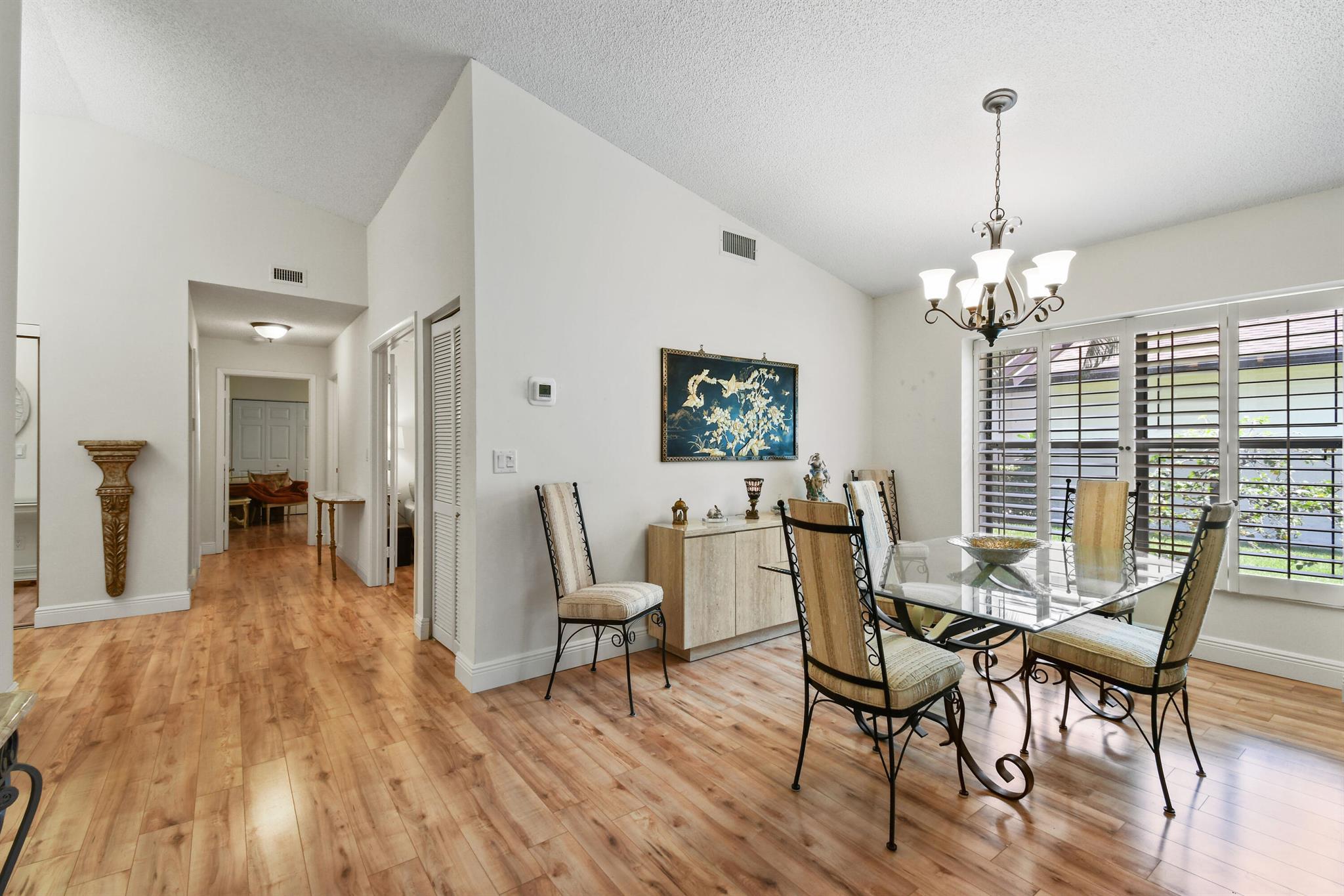 4716 Boxwood Circle