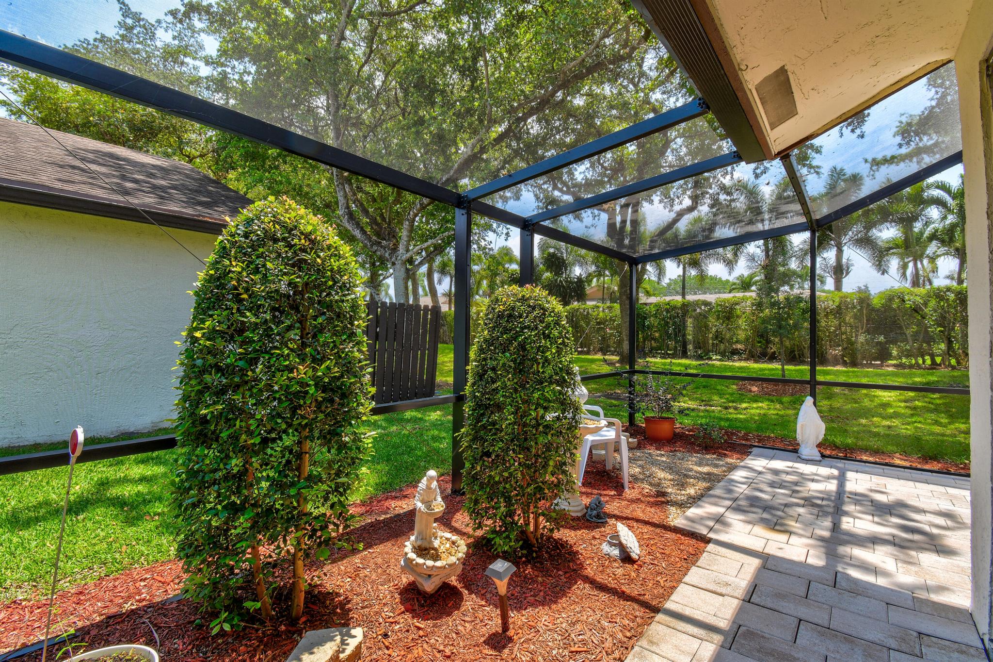 4716 Boxwood Circle