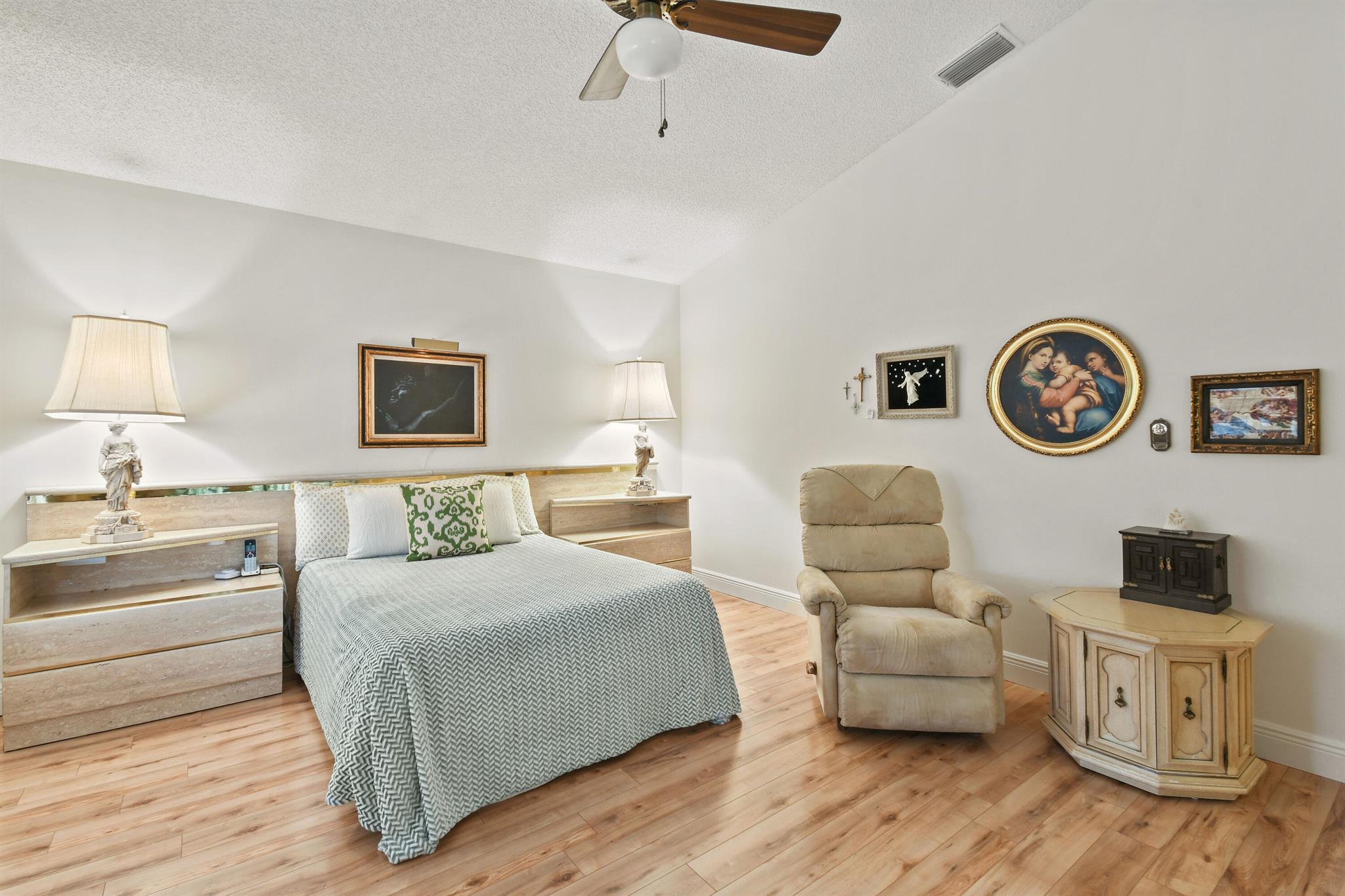 4716 Boxwood Circle