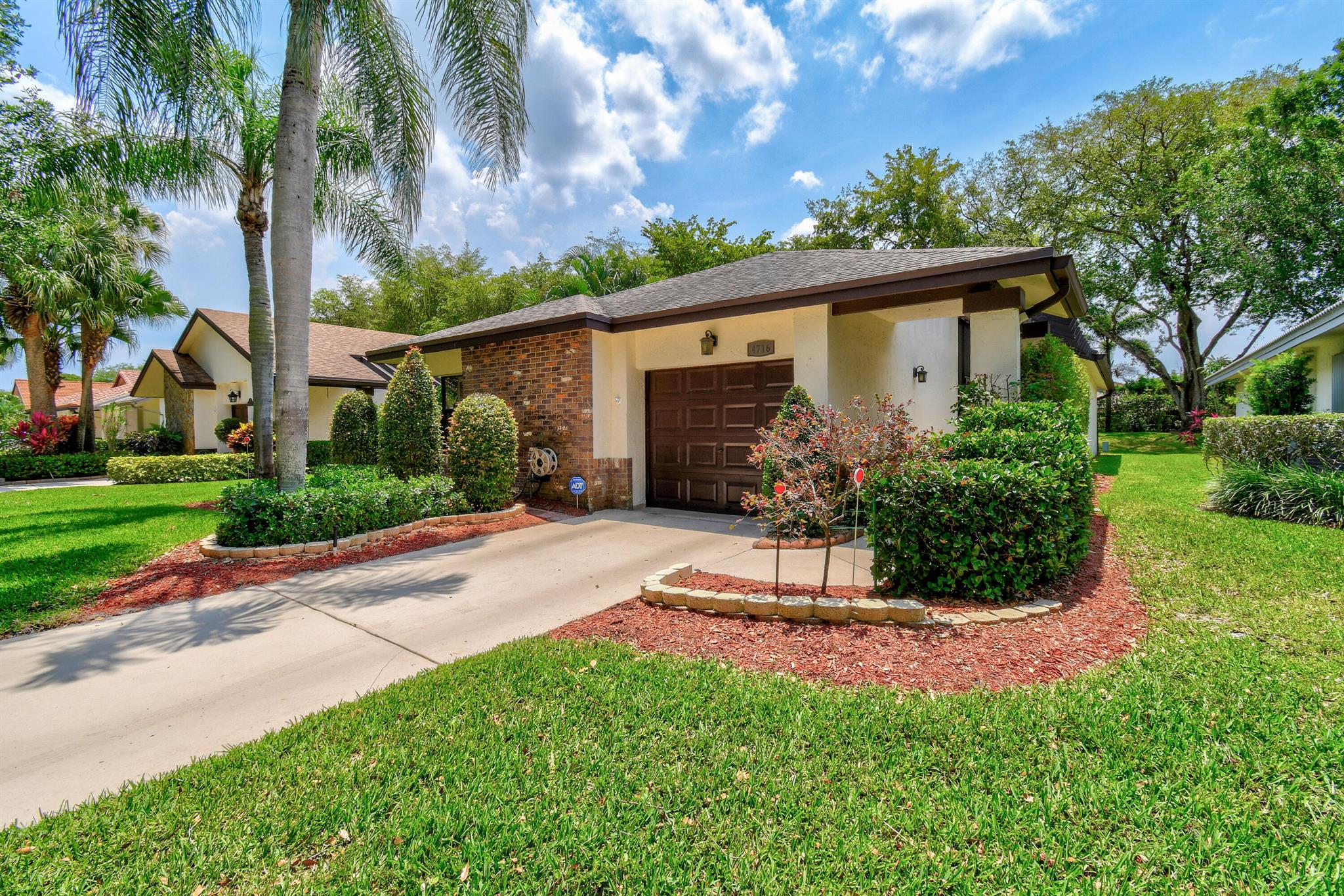 4716 Boxwood Circle