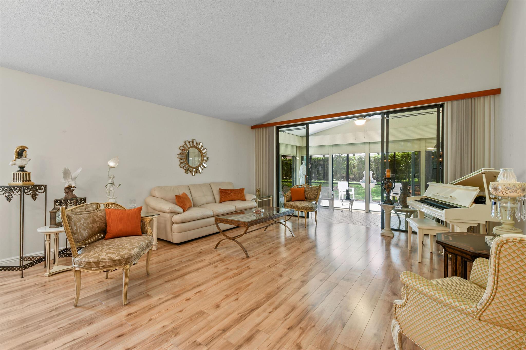 4716 Boxwood Circle