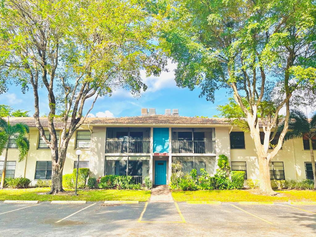 9875 Pineapple Tree Drive 205