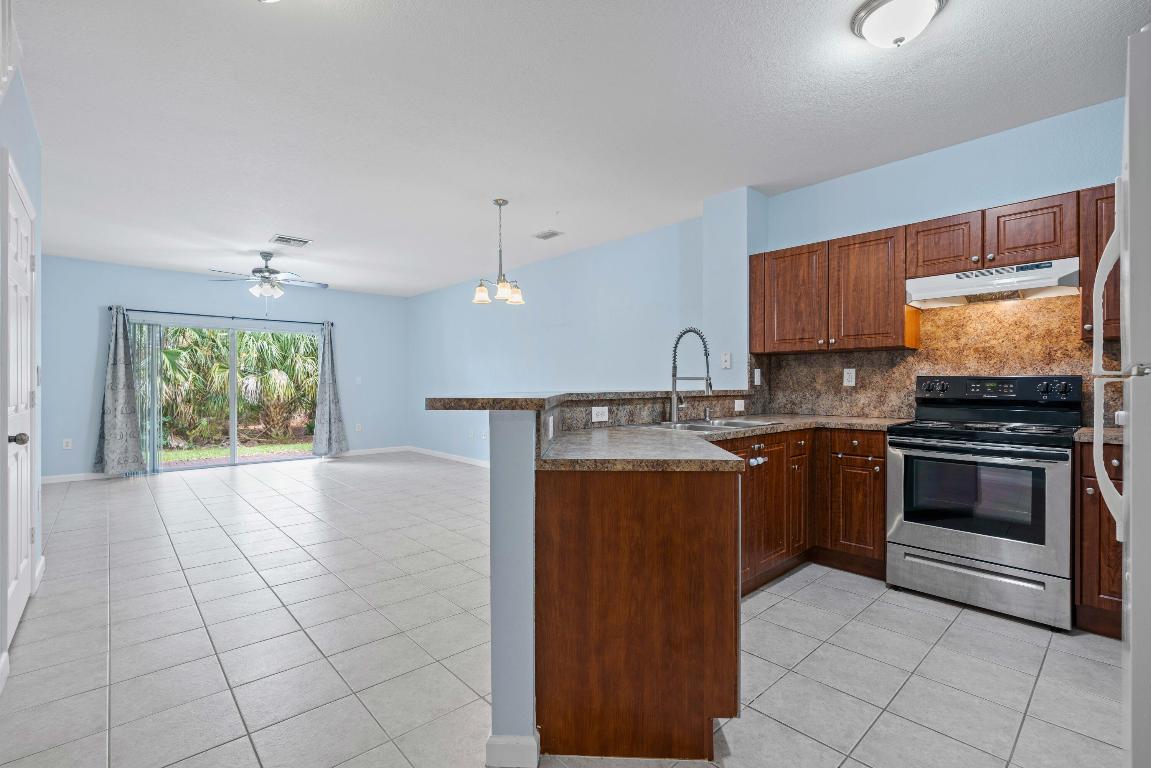 5035 SE Mariner Garden Circle