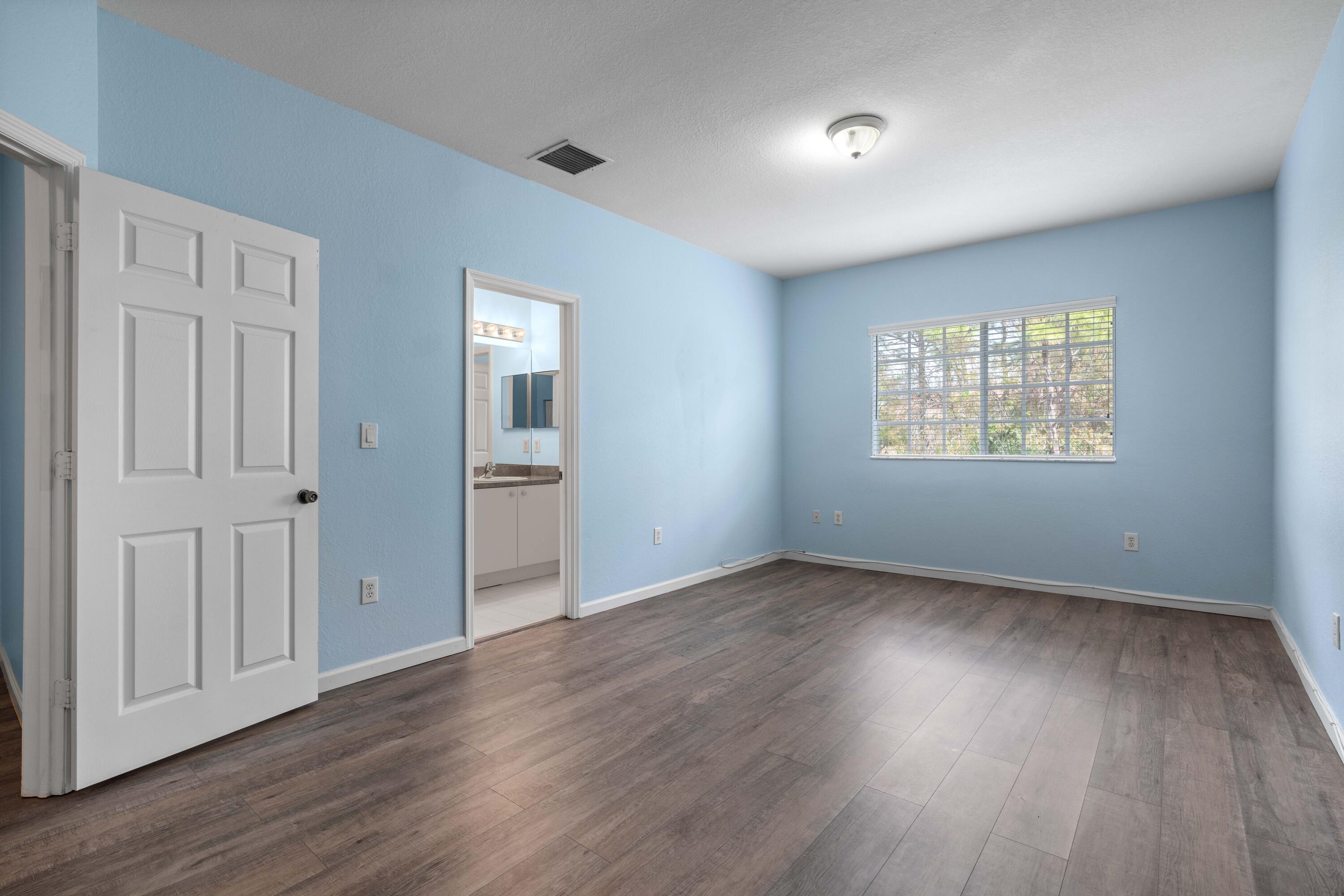 5035 SE Mariner Garden Circle