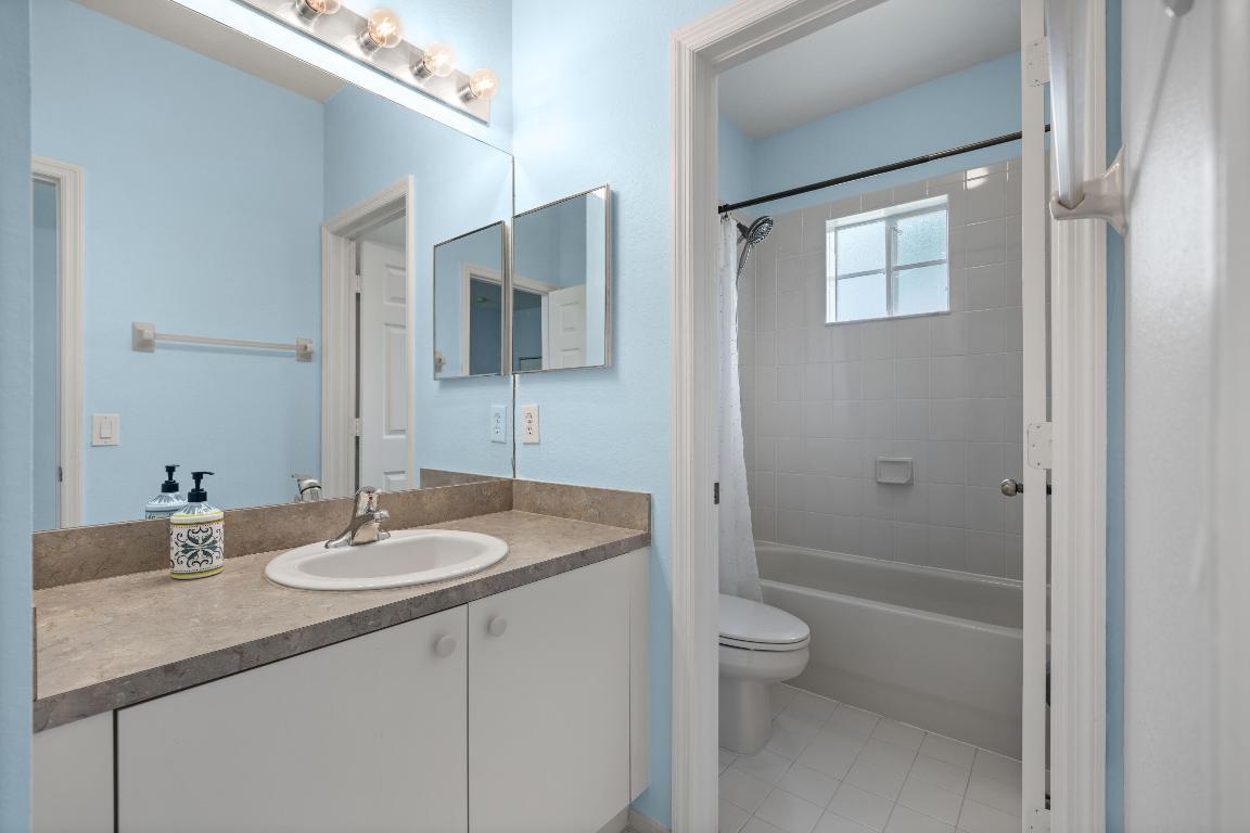 5035 SE Mariner Garden Circle