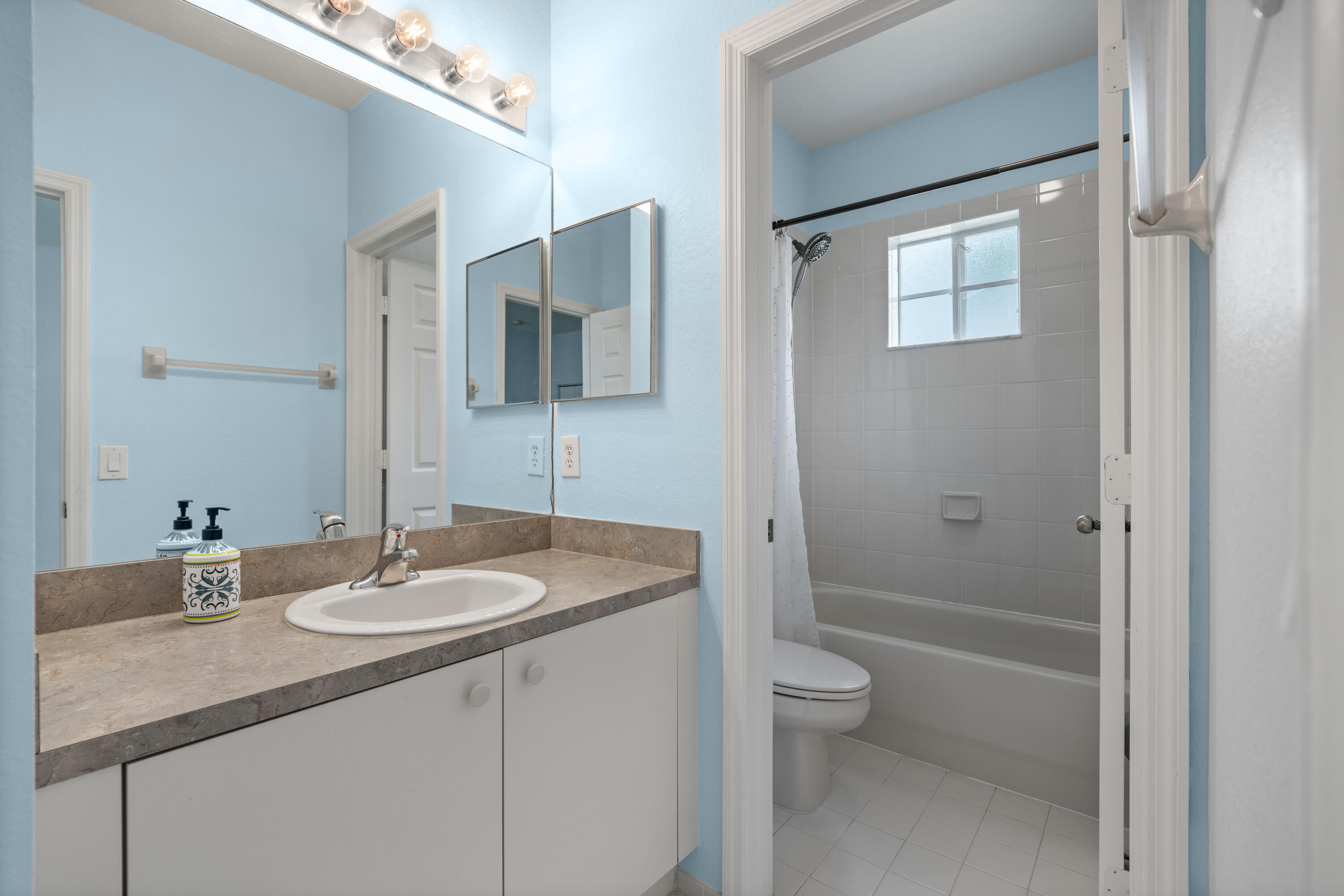 5035 SE Mariner Garden Circle