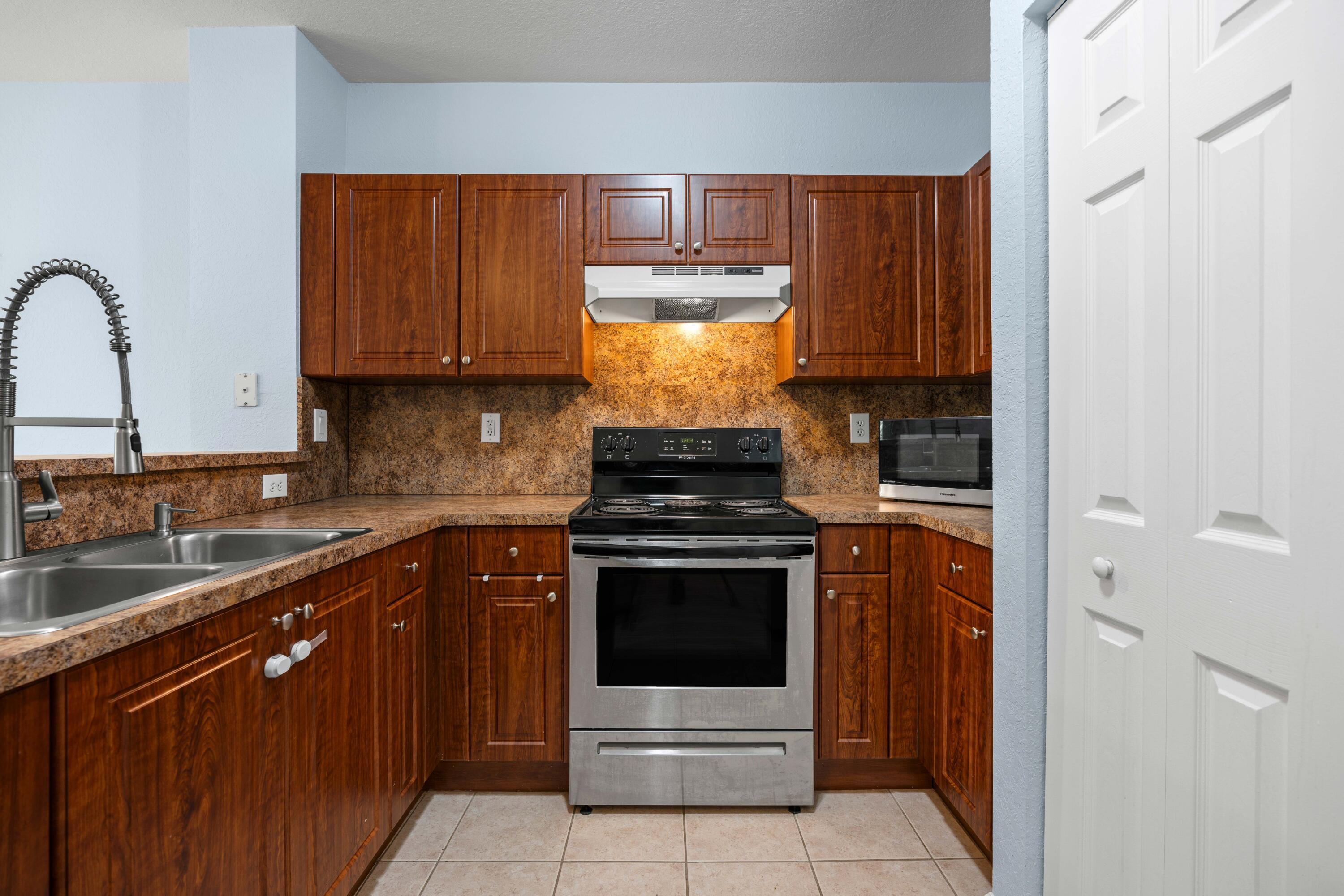 5035 SE Mariner Garden Circle