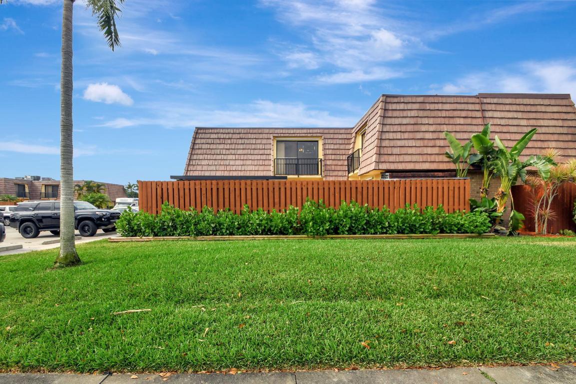 892 Springdale Circle