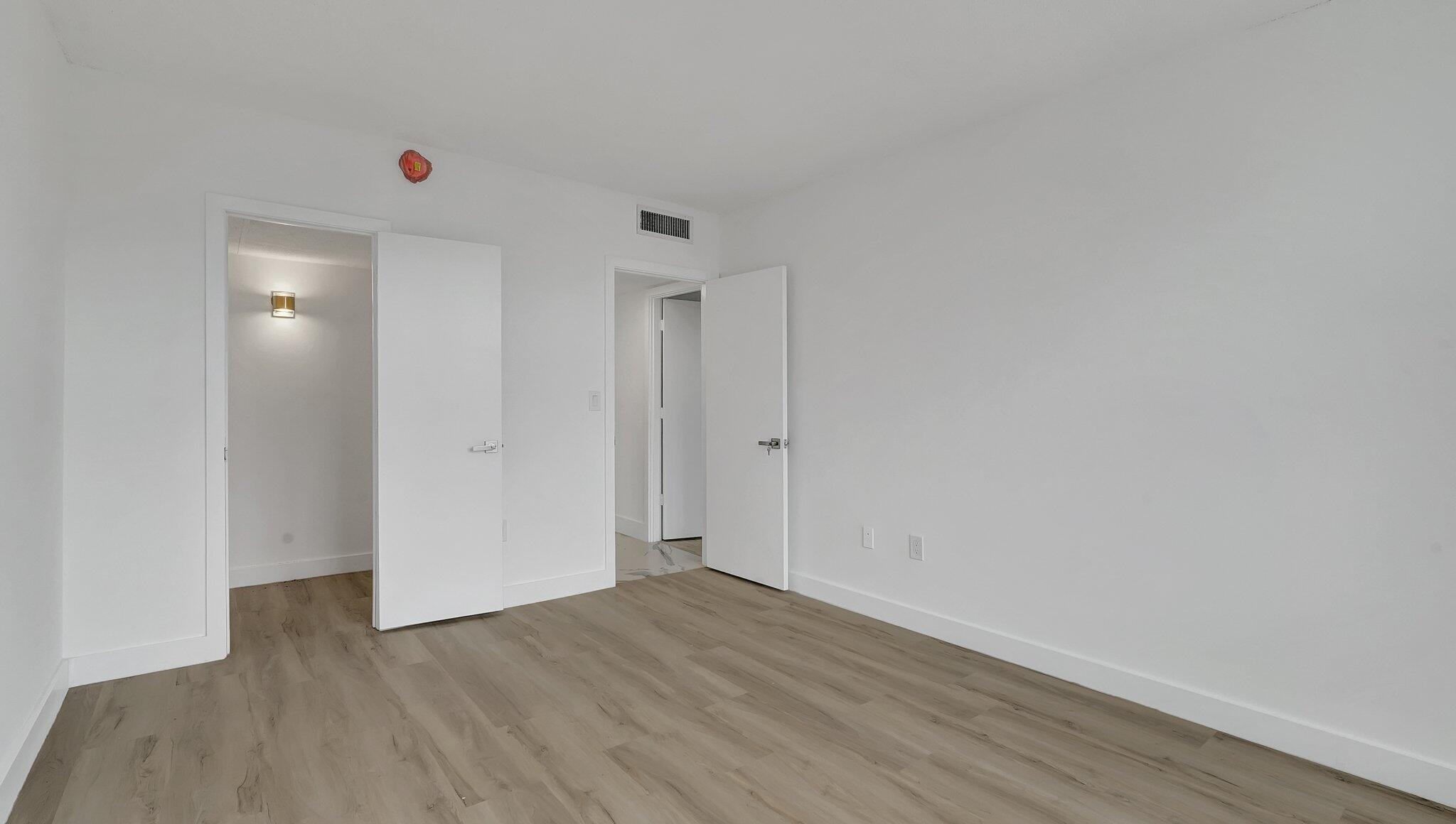 1985 S Ocean Drive 11e