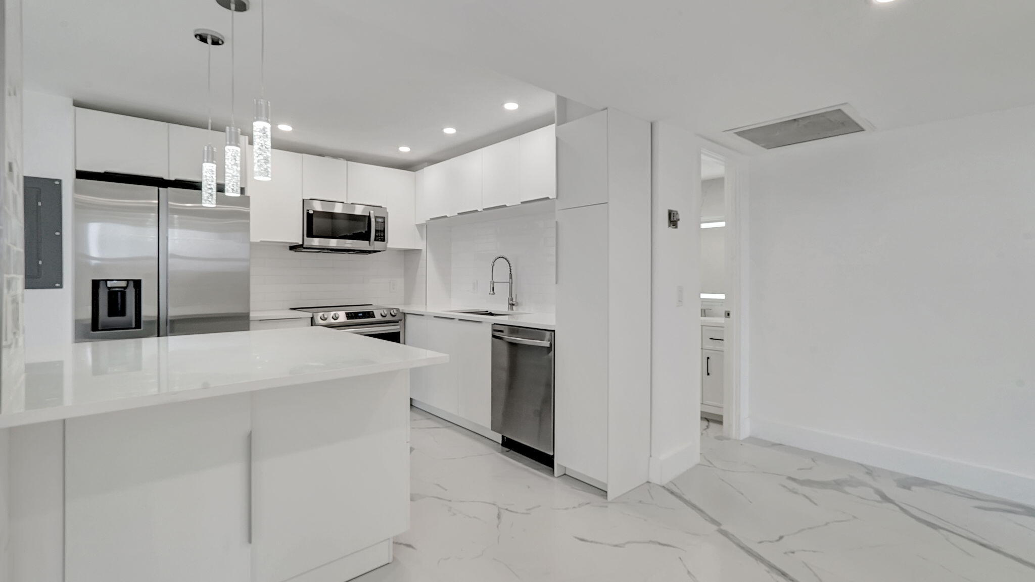 1985 S Ocean Drive 11e