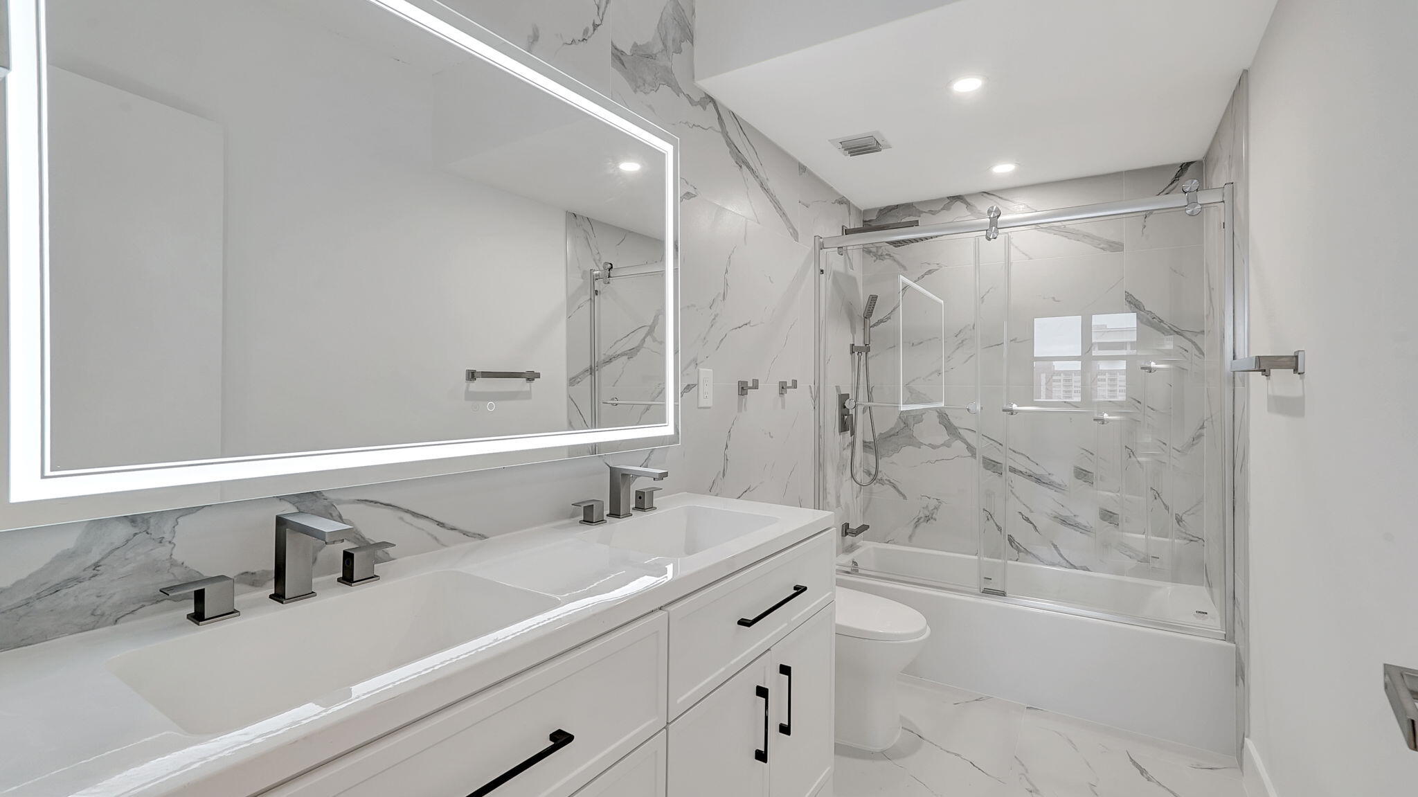 1985 S Ocean Drive 11e