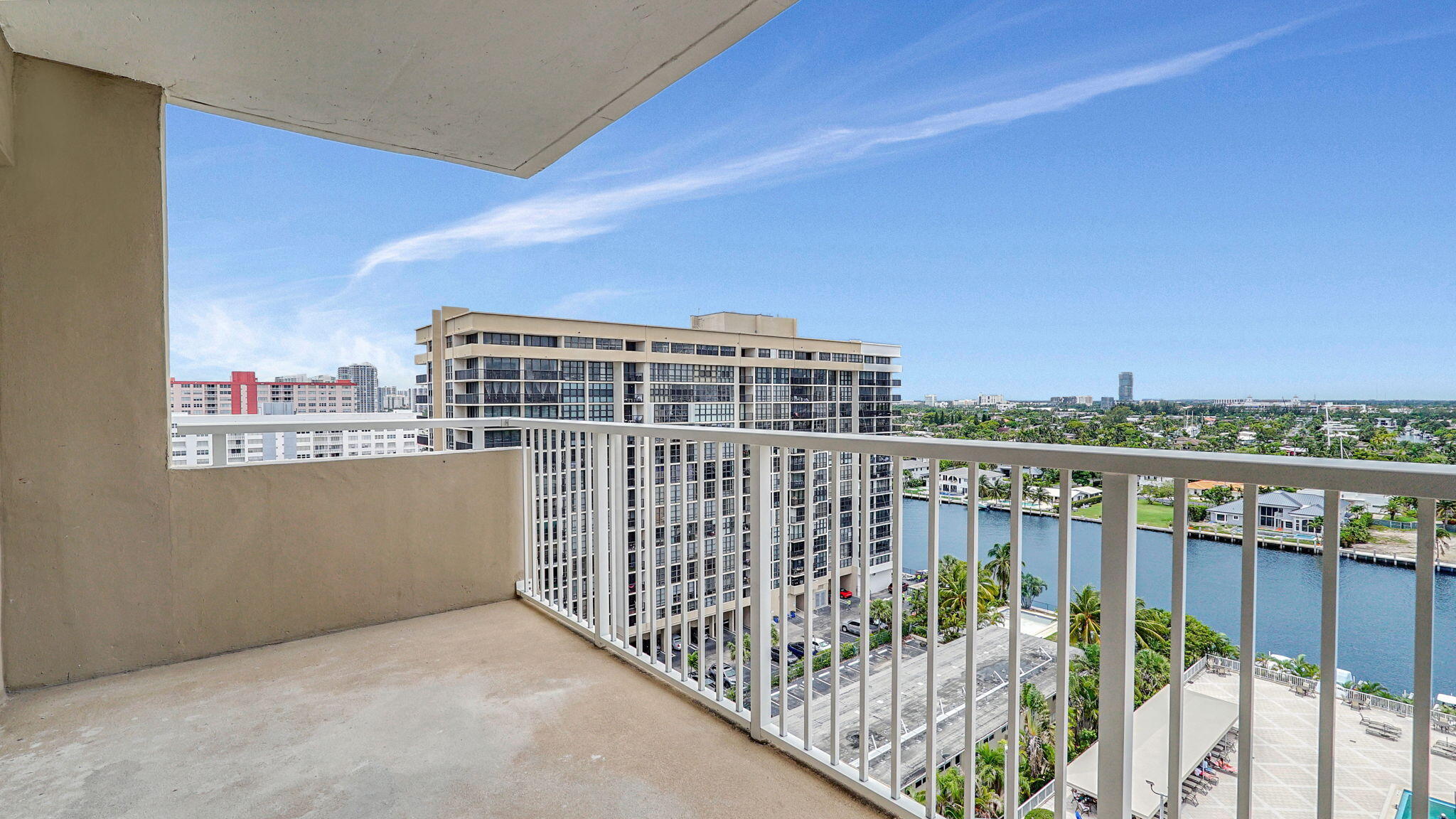 1985 S Ocean Drive 11e