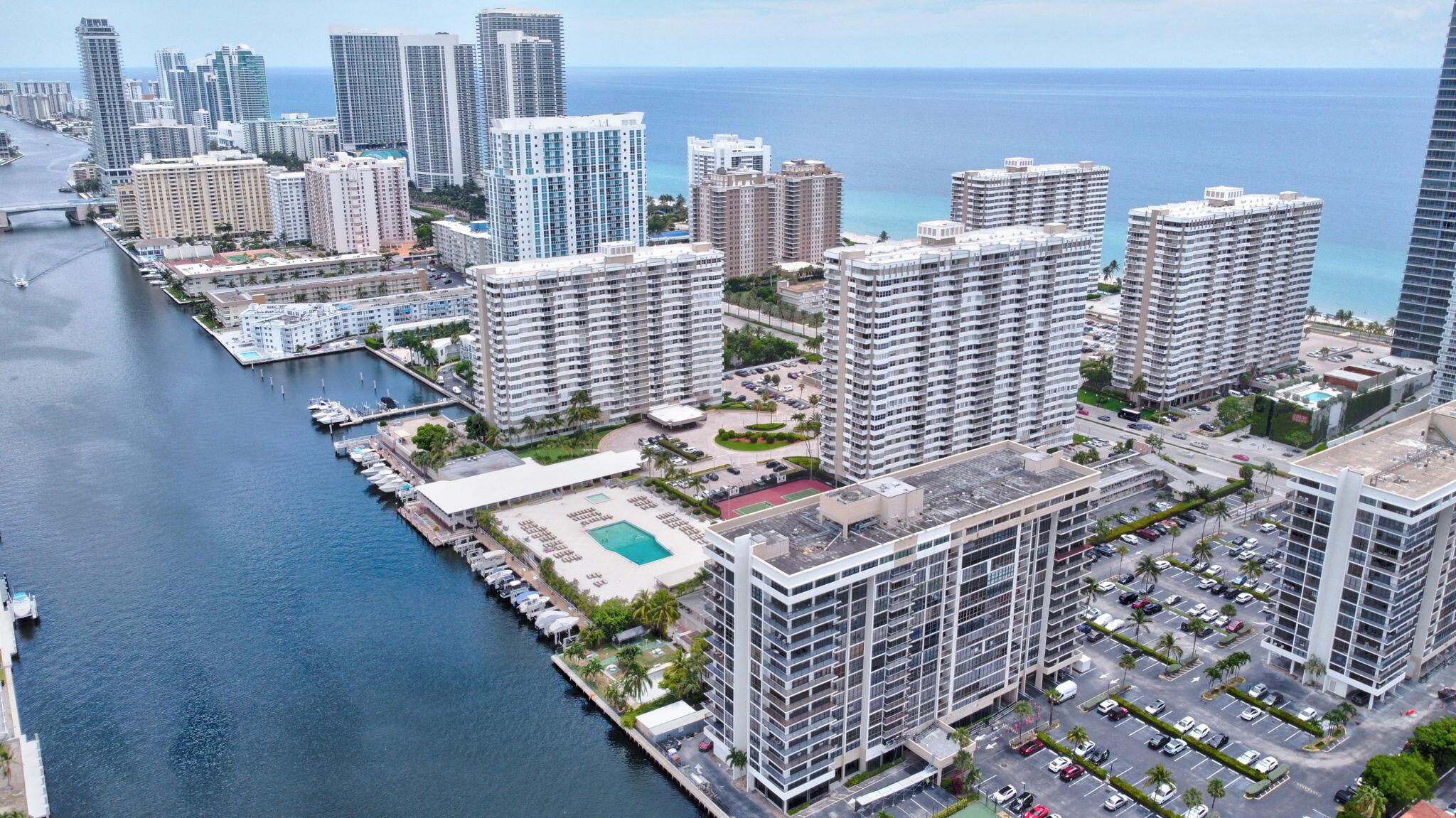 1985 S Ocean Drive 11e