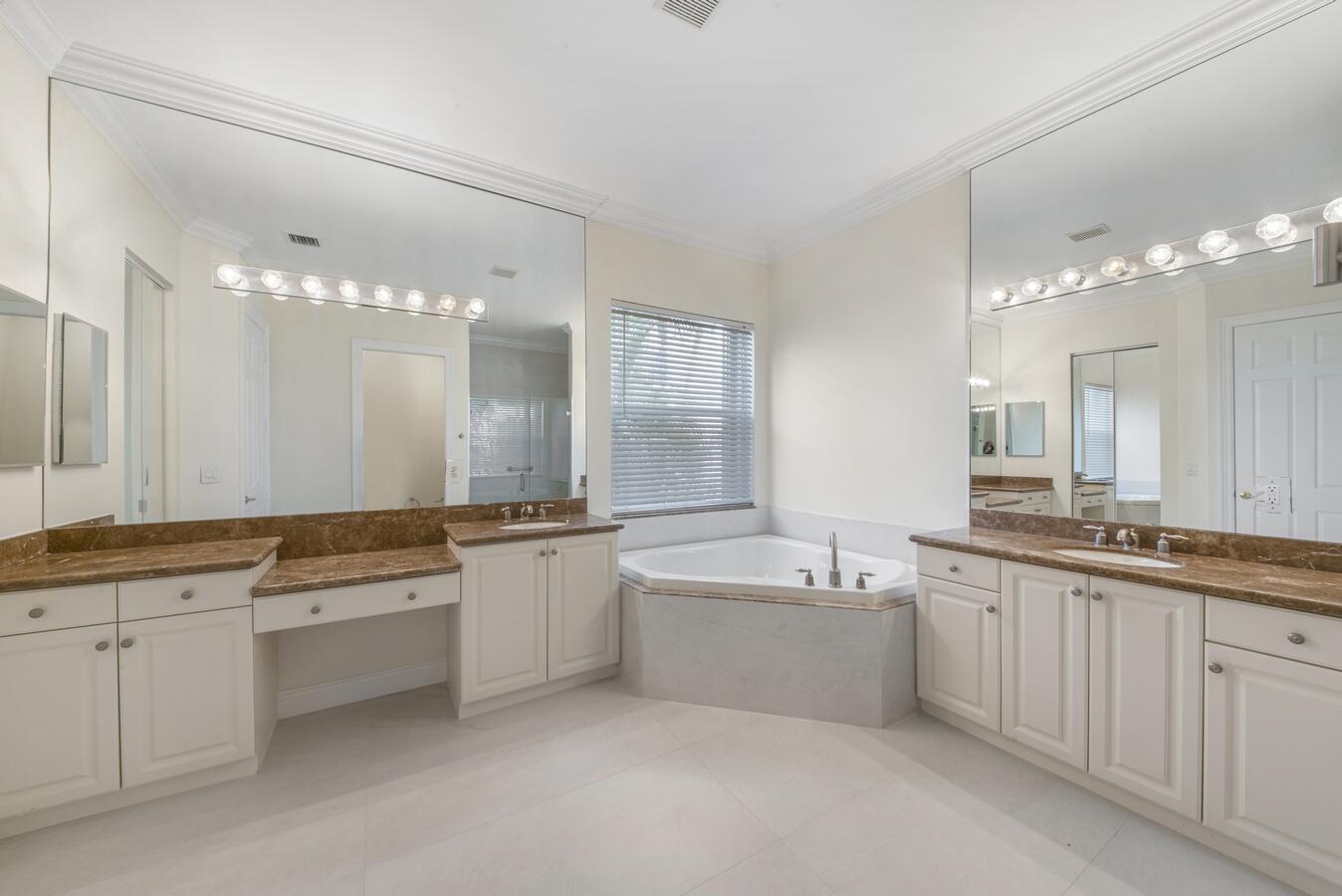 11177 Sunset Ridge Circle