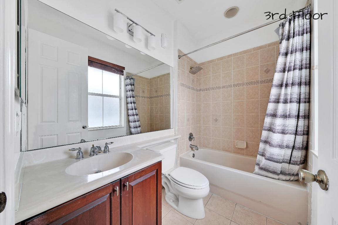 1381 Piazza Delle Pallottole