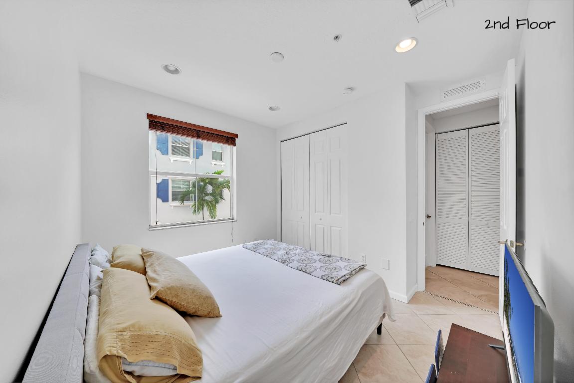 1381 Piazza Delle Pallottole