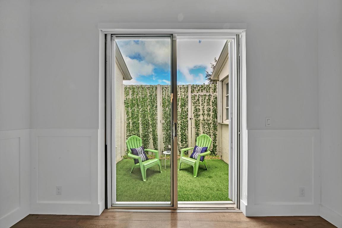 9846 Arbor View Drive S