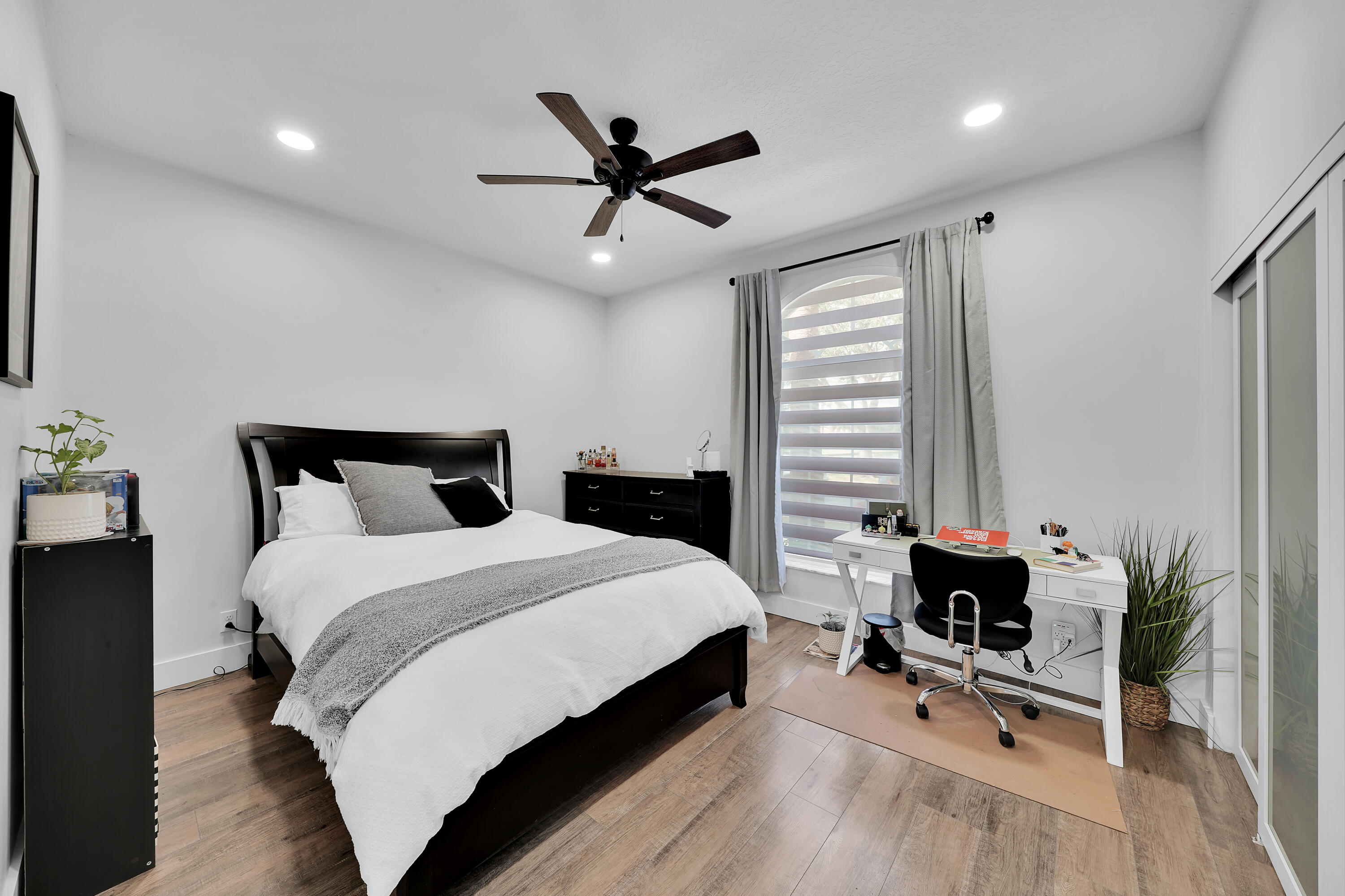 9846 Arbor View Drive S