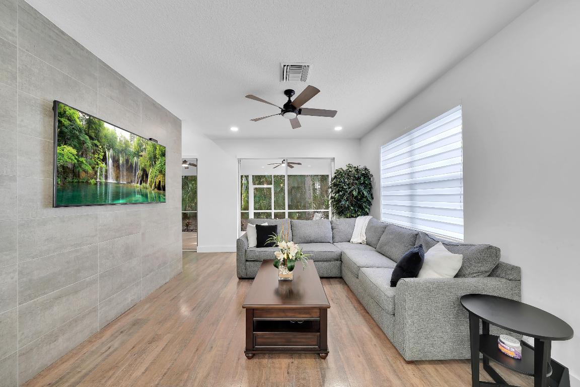 9846 Arbor View Drive S