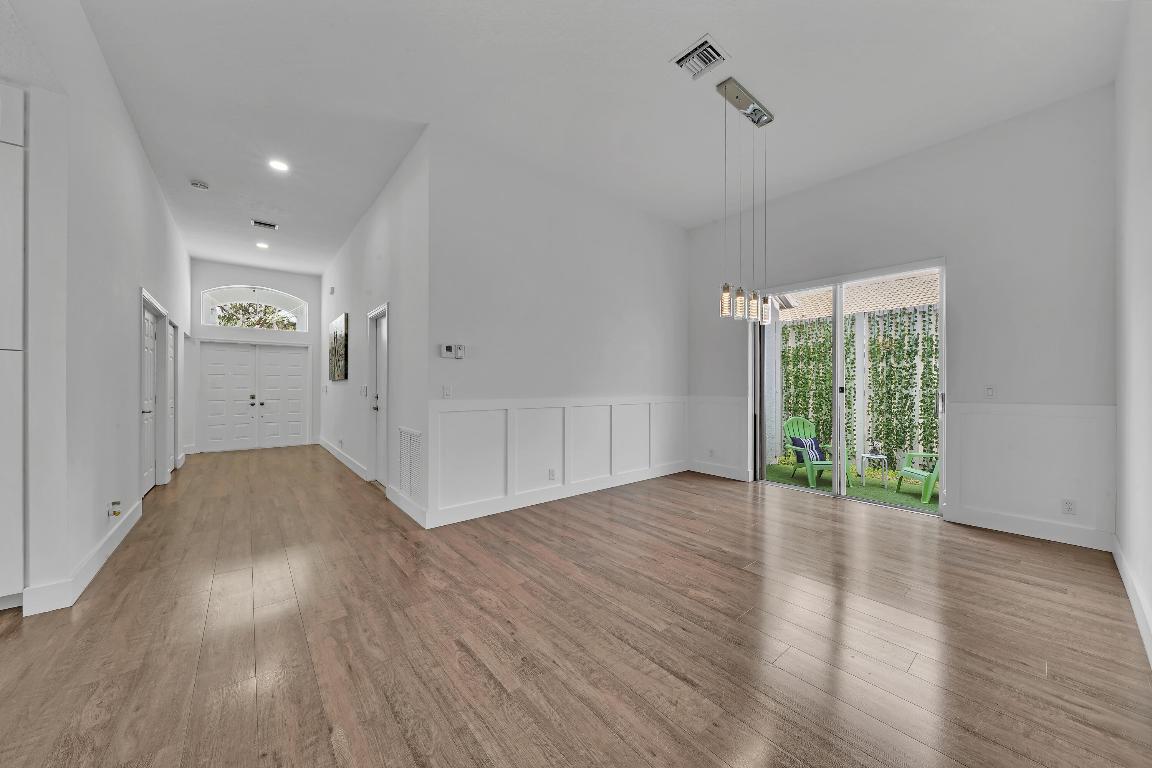 9846 Arbor View Drive S