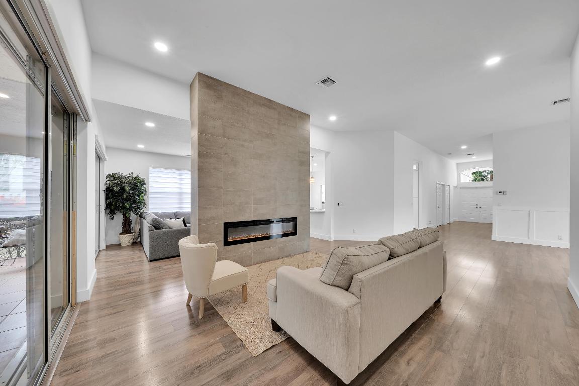 9846 Arbor View Drive S