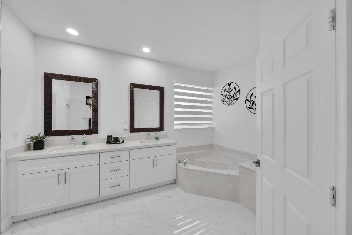 9846 Arbor View Drive S