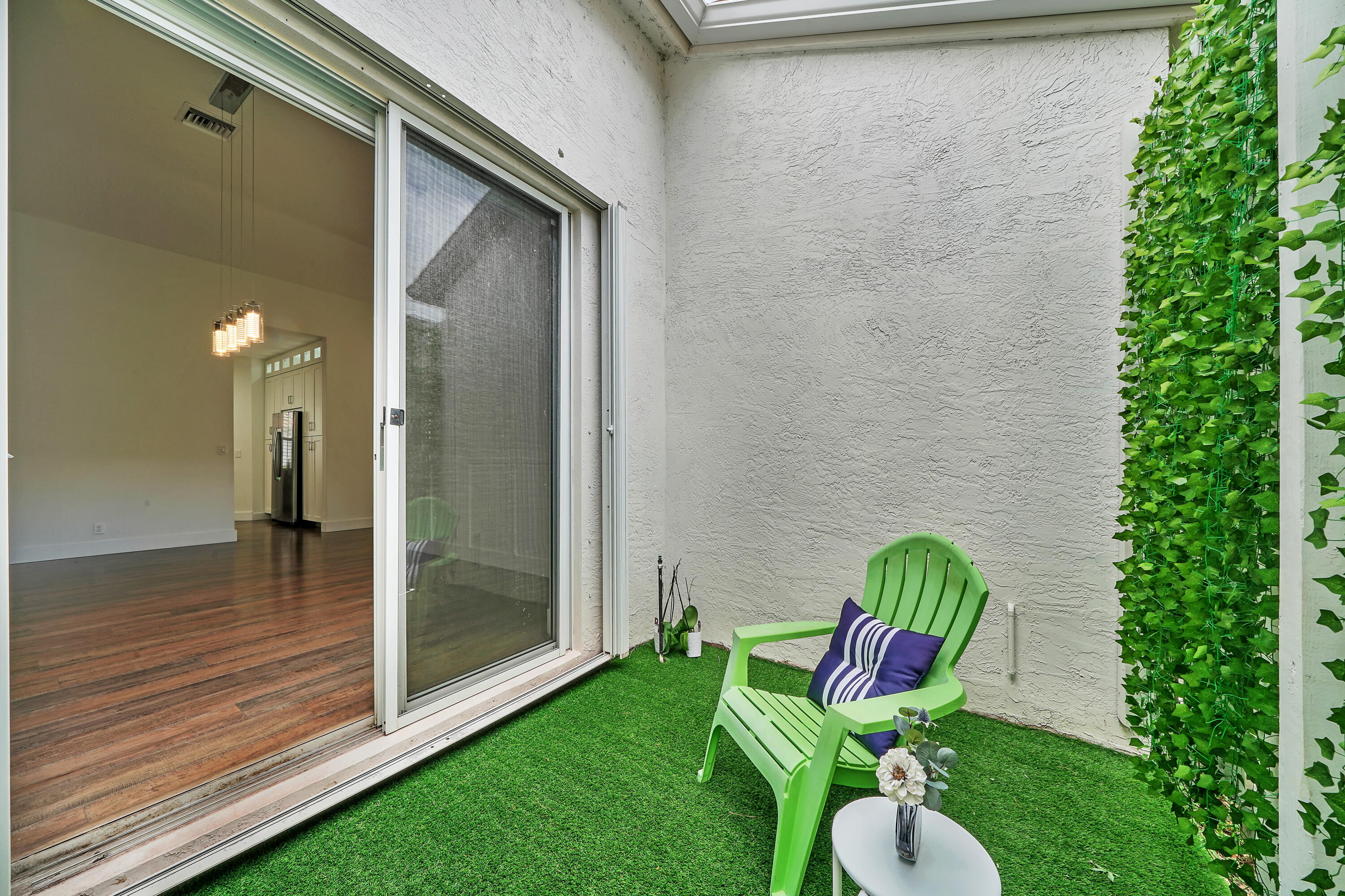 9846 Arbor View Drive S