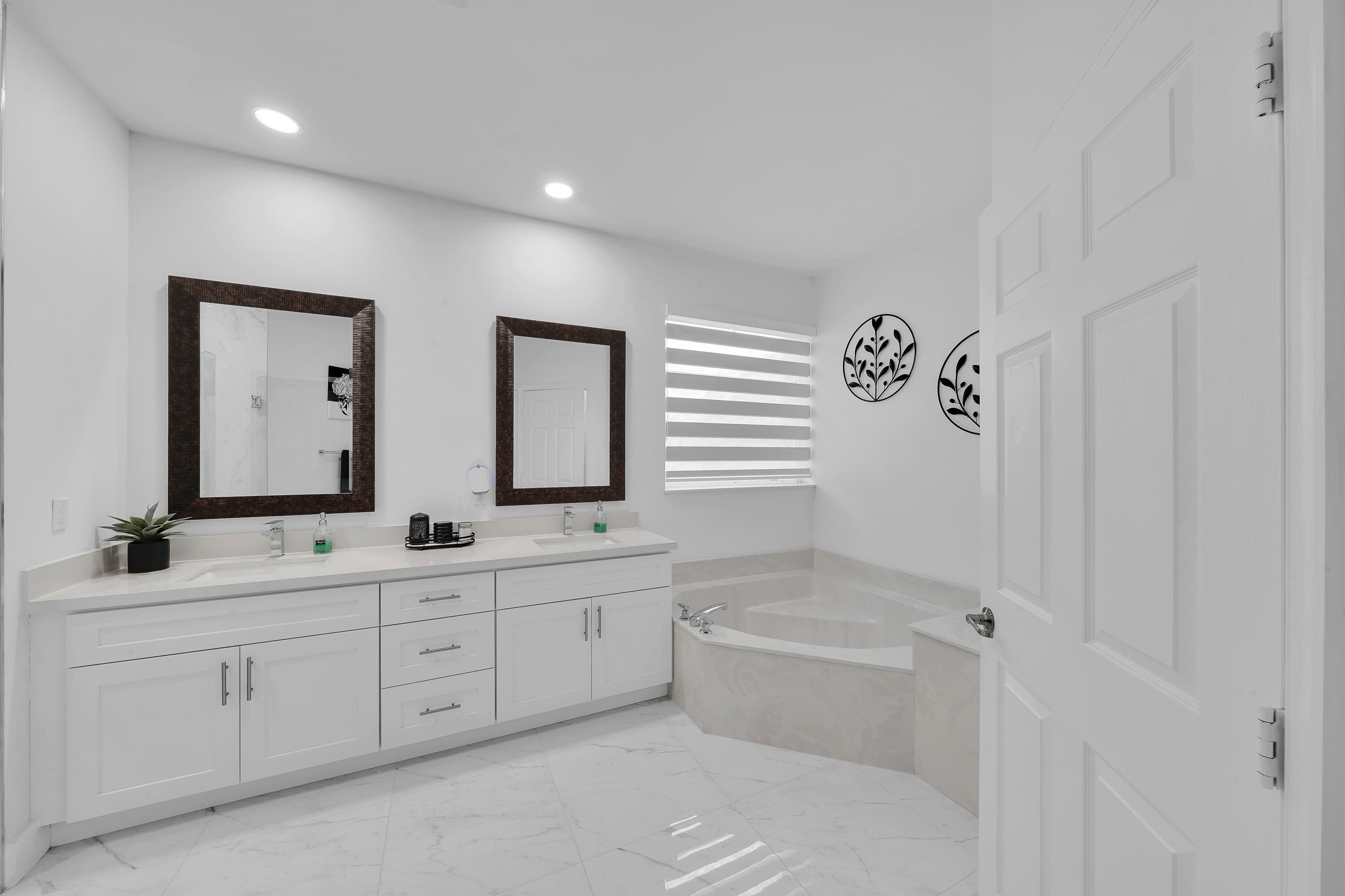 9846 Arbor View Drive S