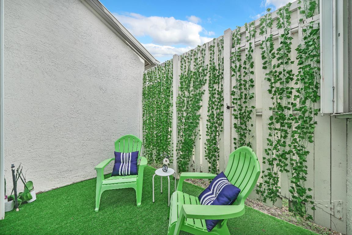 9846 Arbor View Drive S