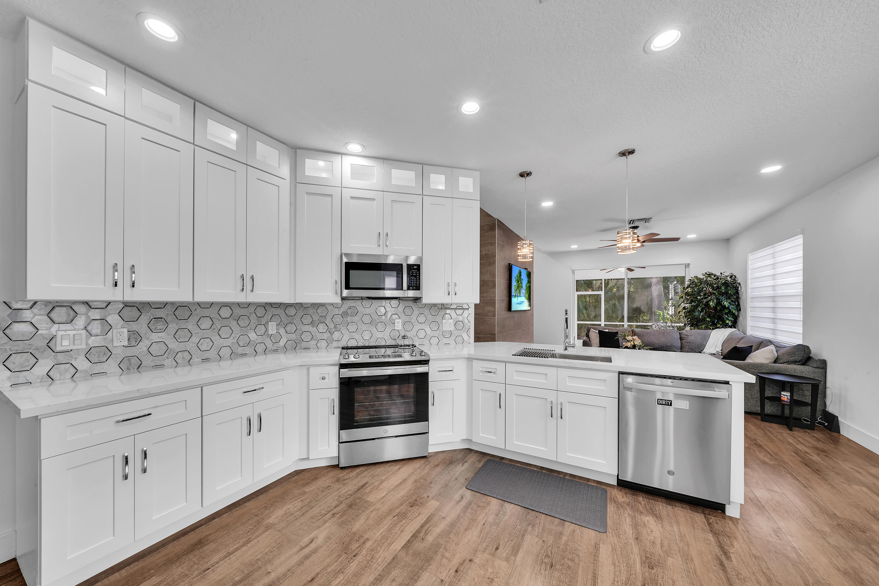 9846 Arbor View Drive S