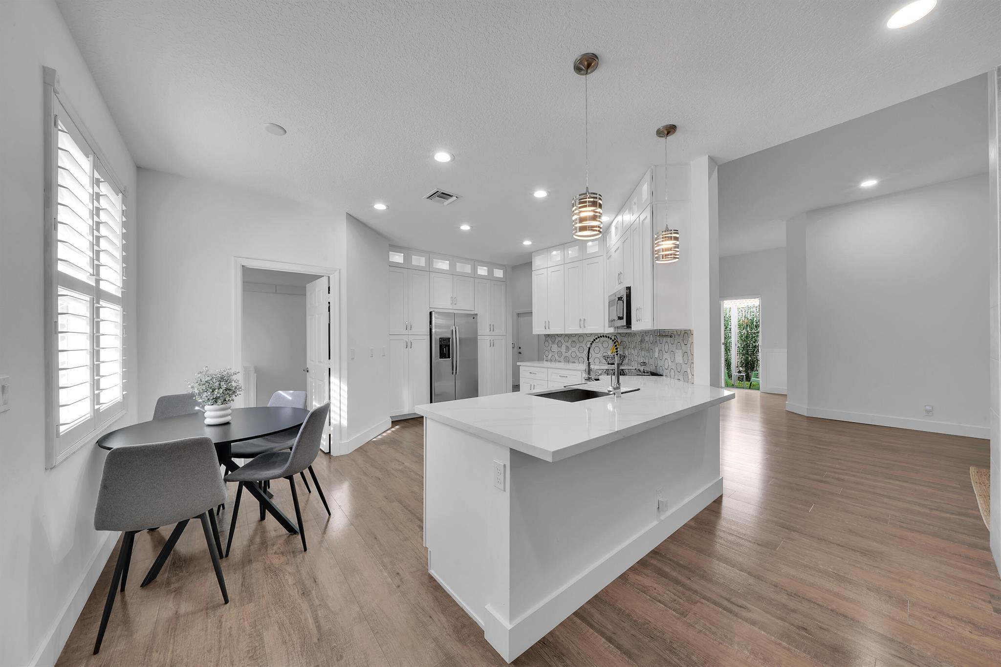 9846 Arbor View Drive S