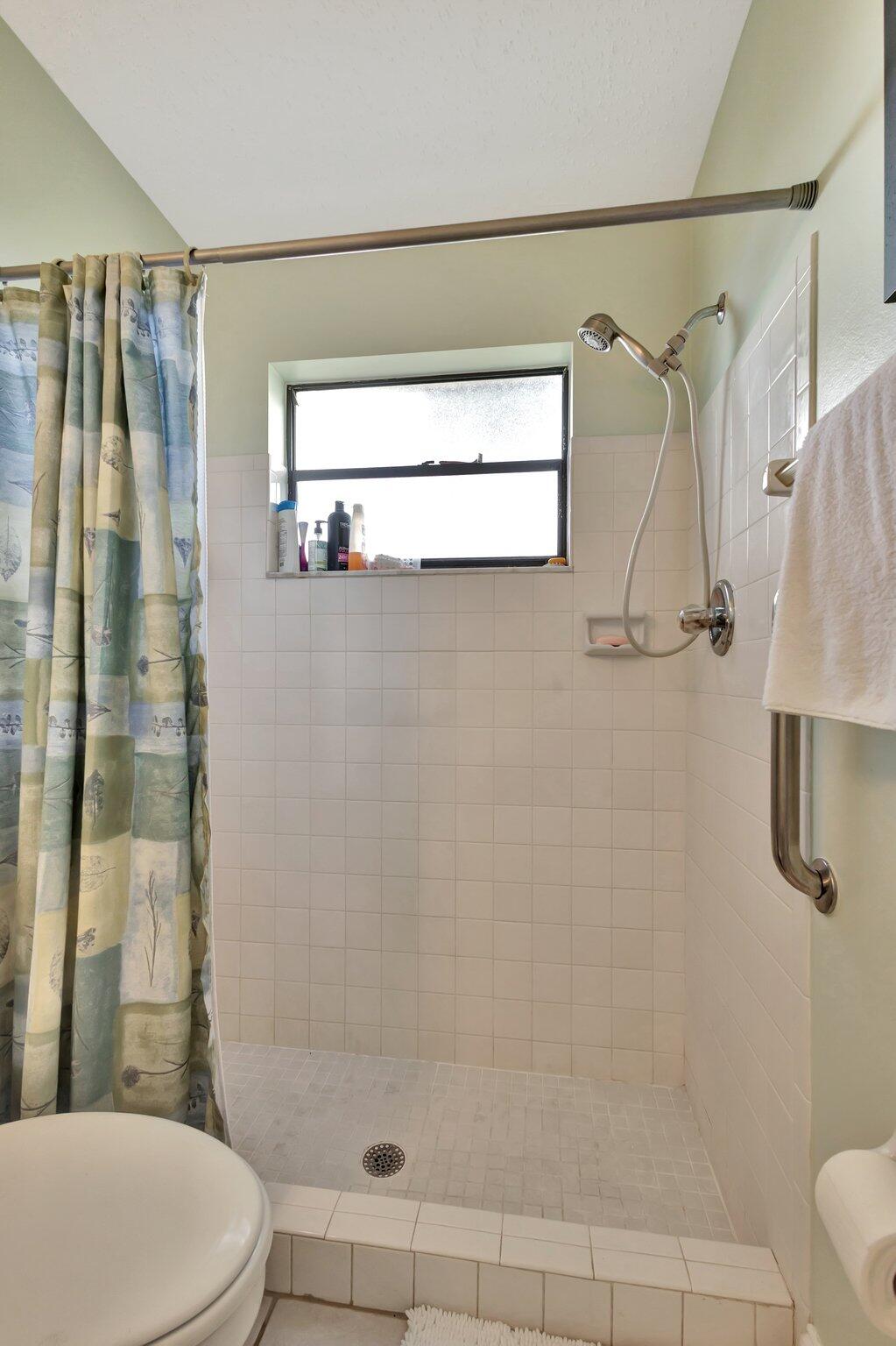 1030 Manor Dr 1030