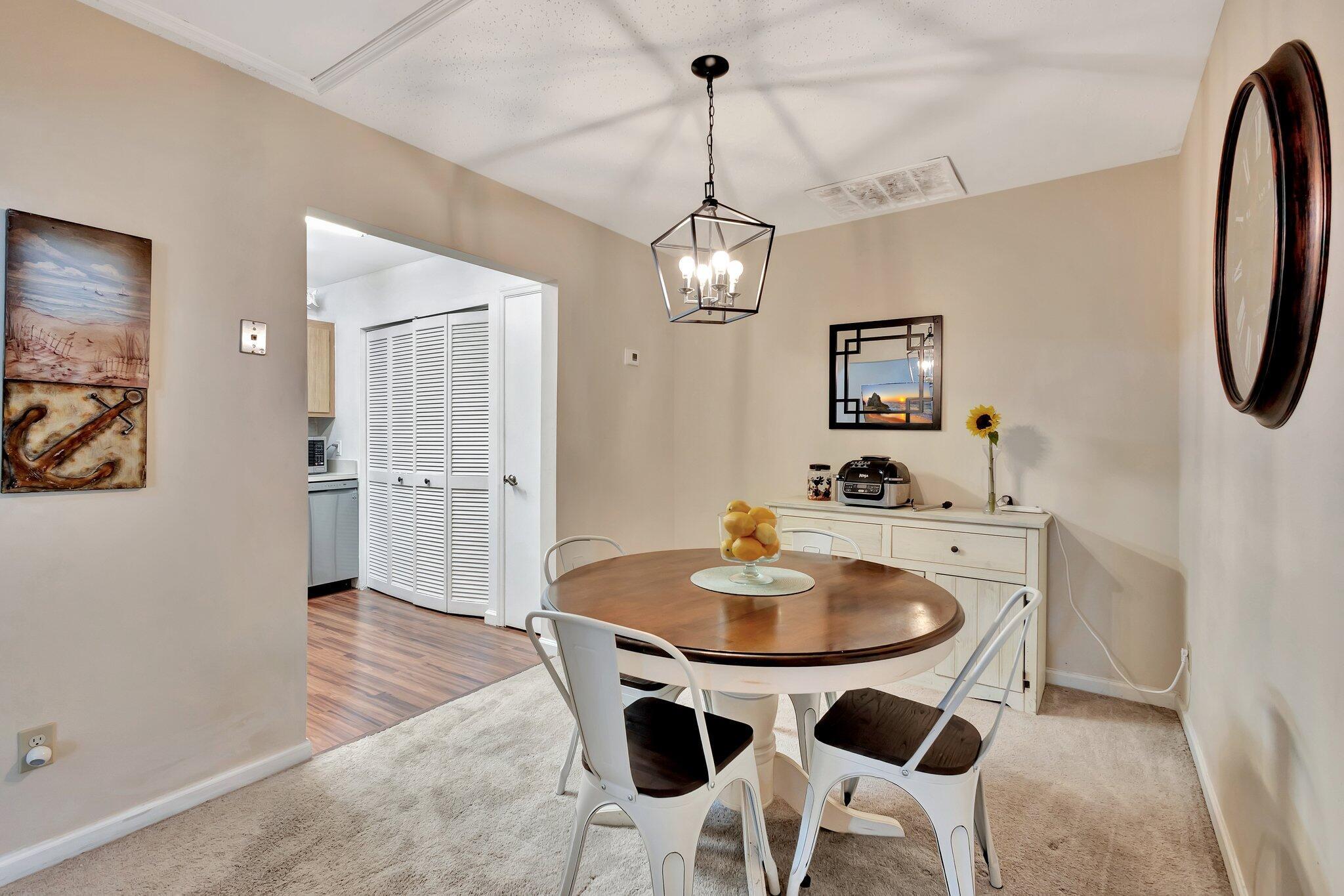 1030 Manor Dr 1030