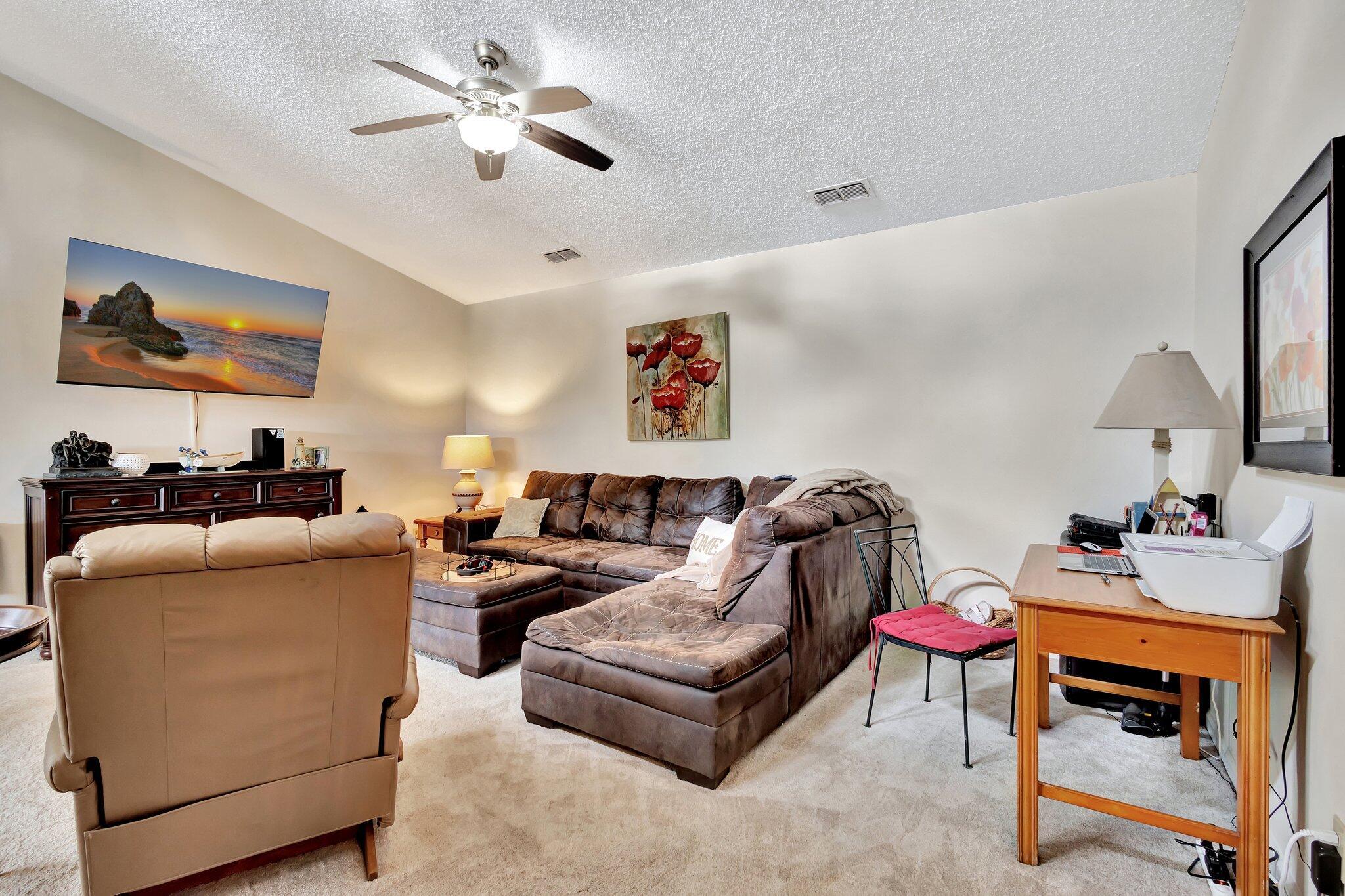1030 Manor Dr 1030