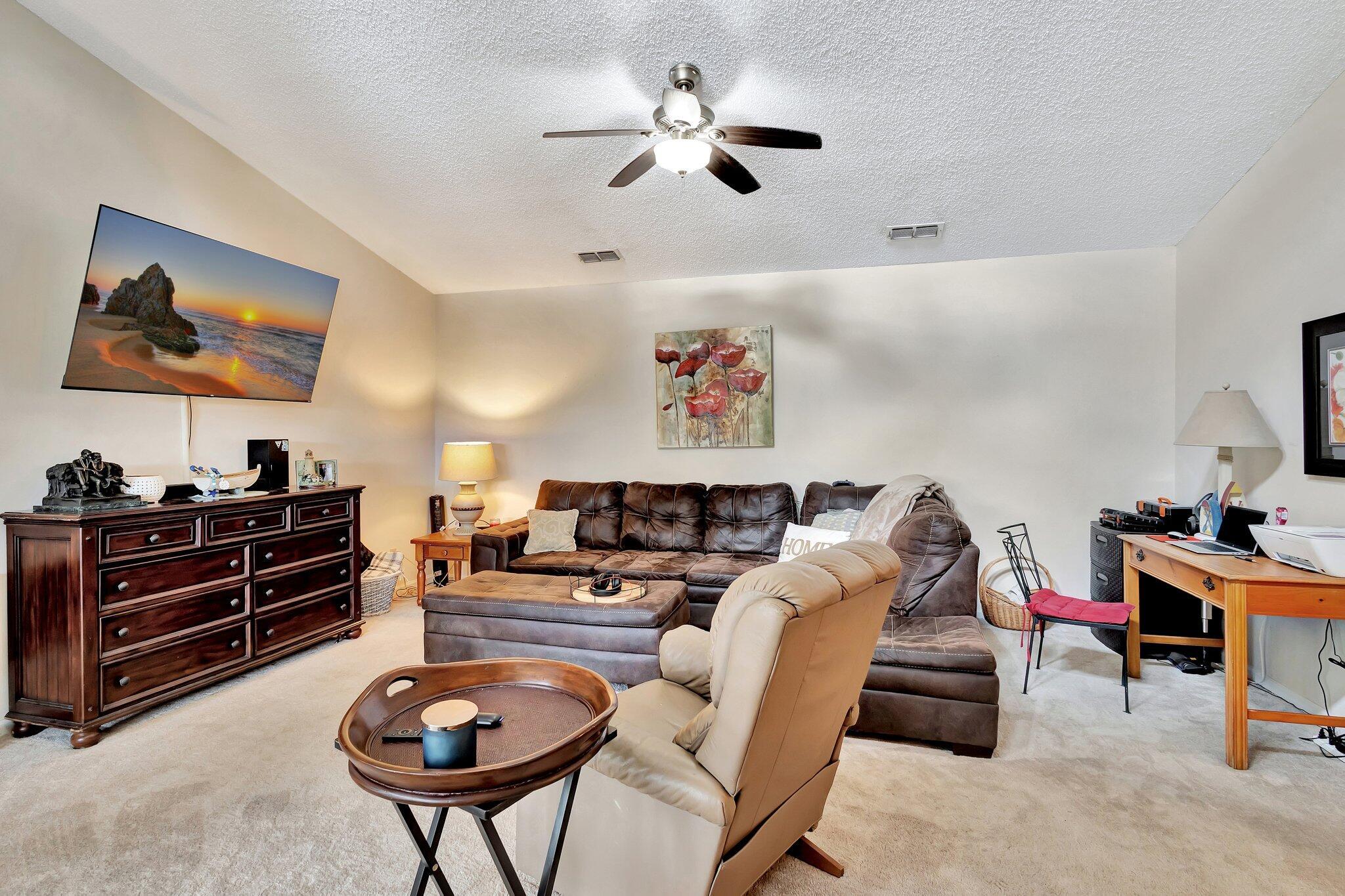 1030 Manor Dr 1030