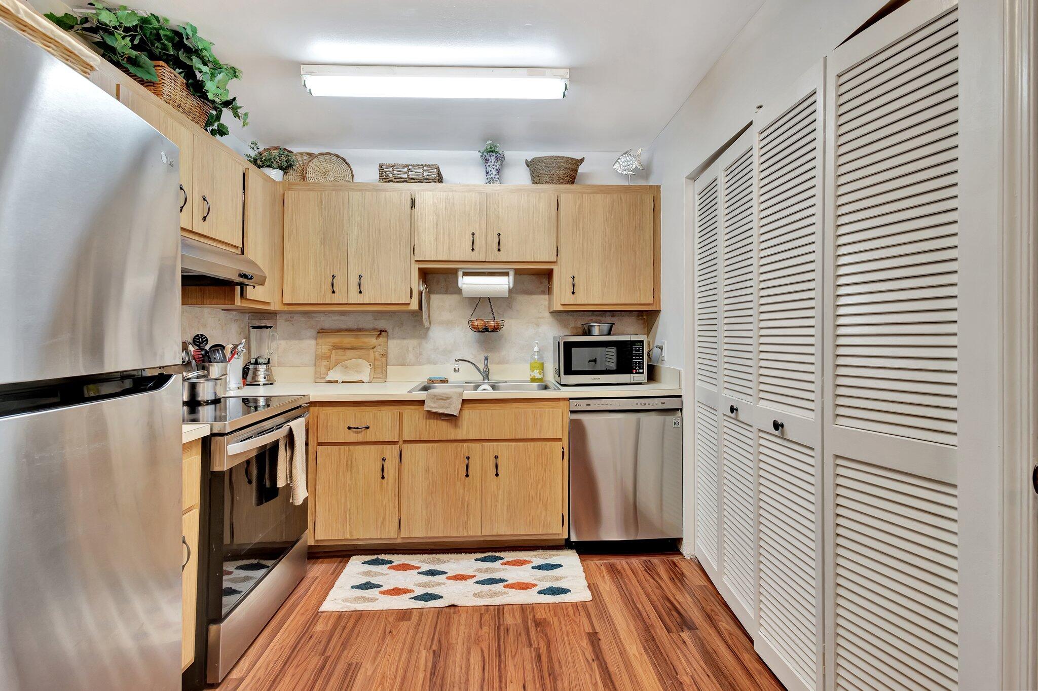 1030 Manor Dr 1030