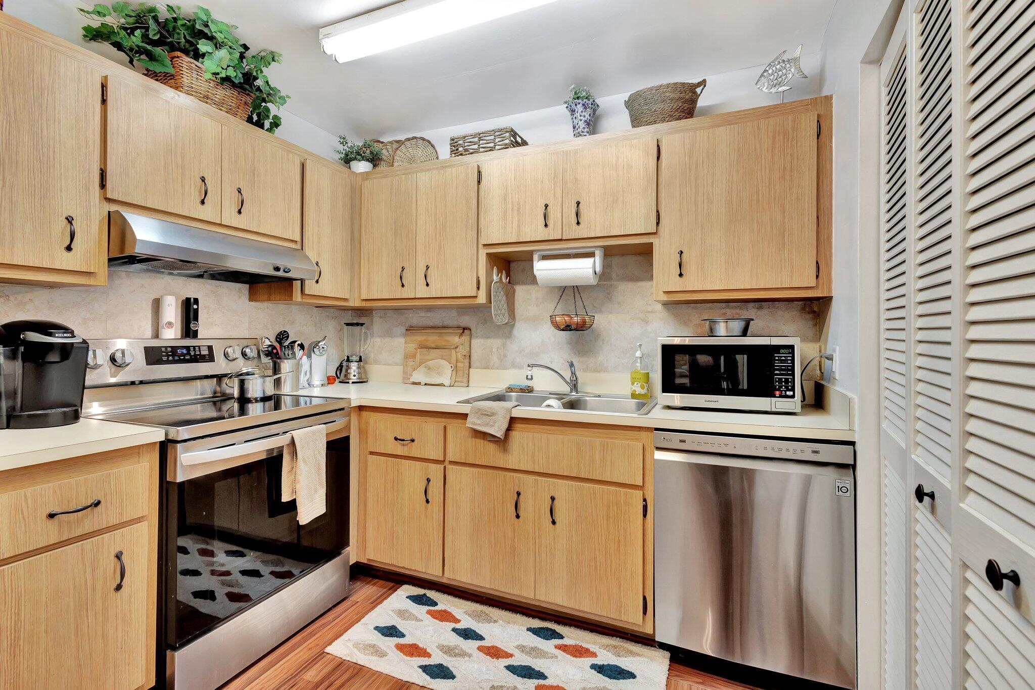 1030 Manor Dr 1030