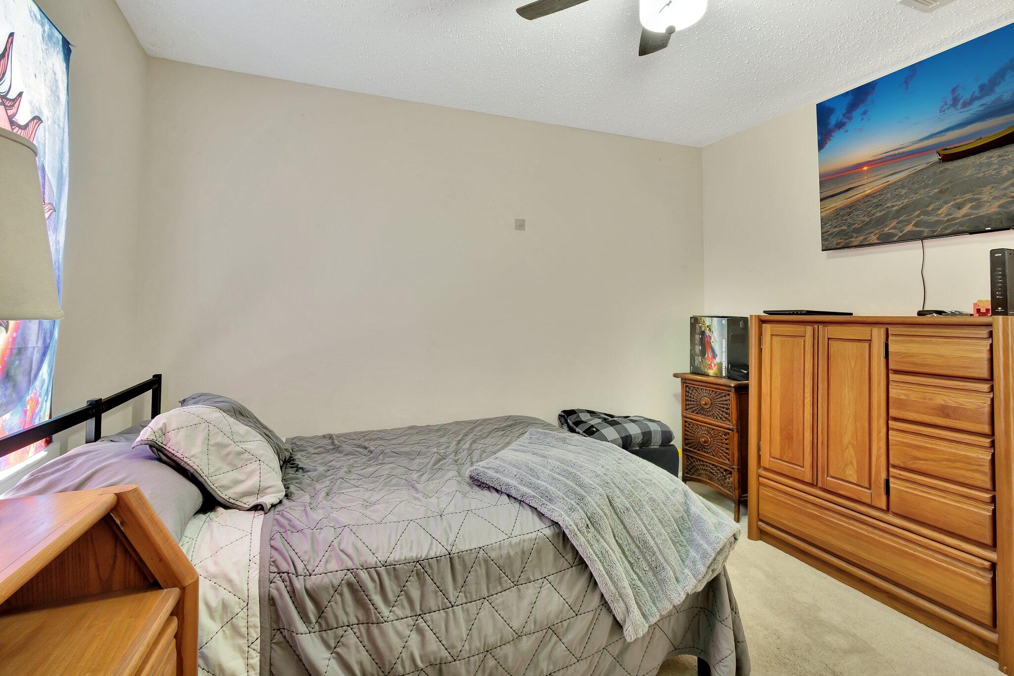 1030 Manor Dr 1030